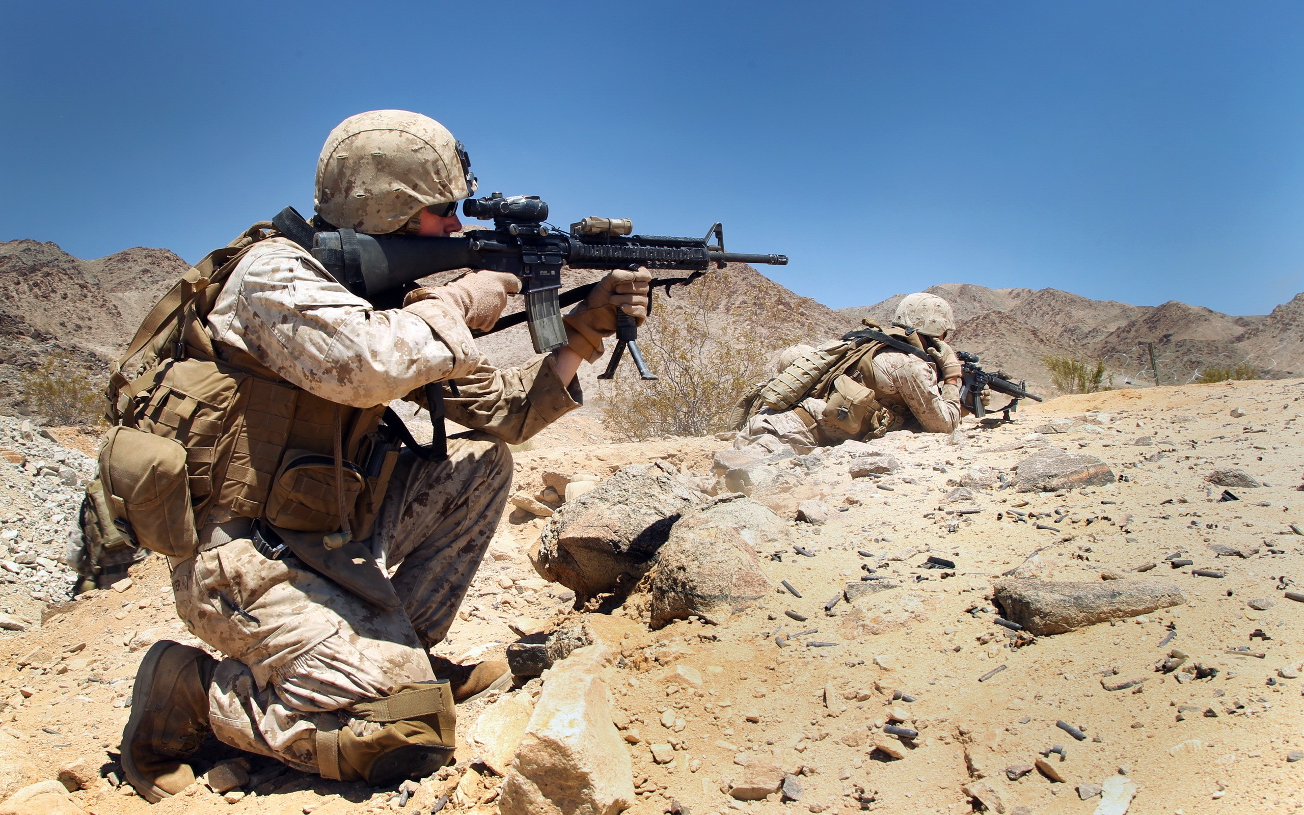 Soldiers with assault rifles in desert landscape HD Wallpaper