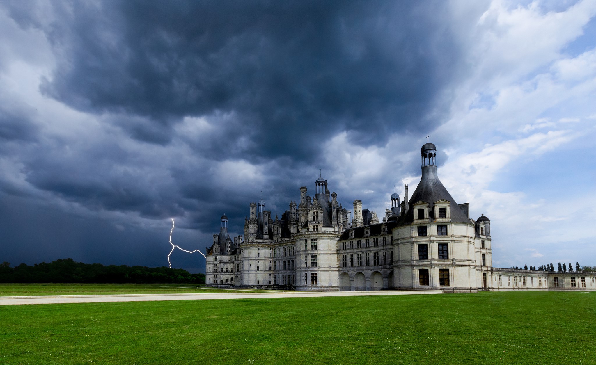 Chateau de Chambord with lightning strike under stormy sky HD Wallpaper