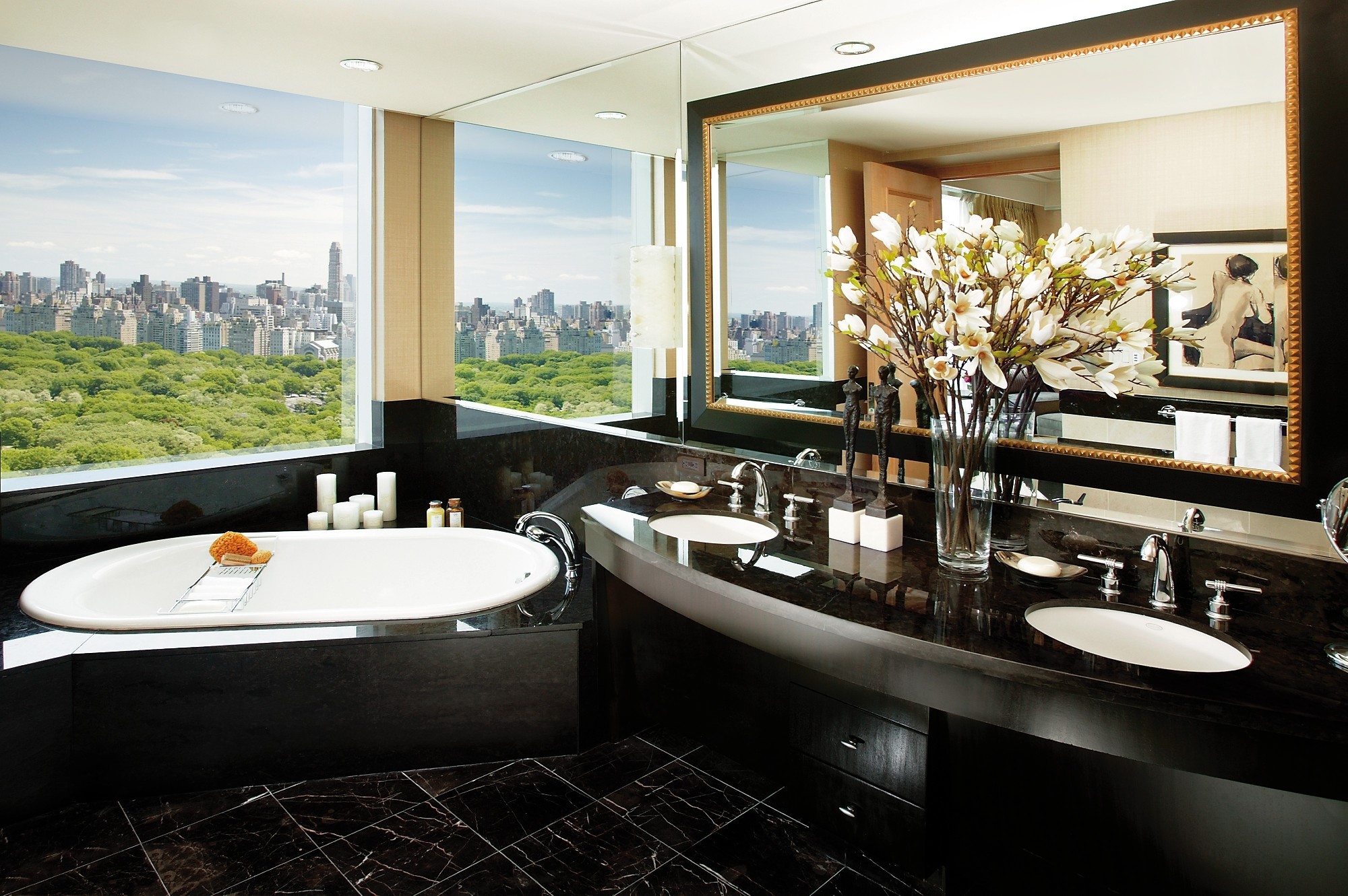 Luxury bathroom with city view HD Wallpaper