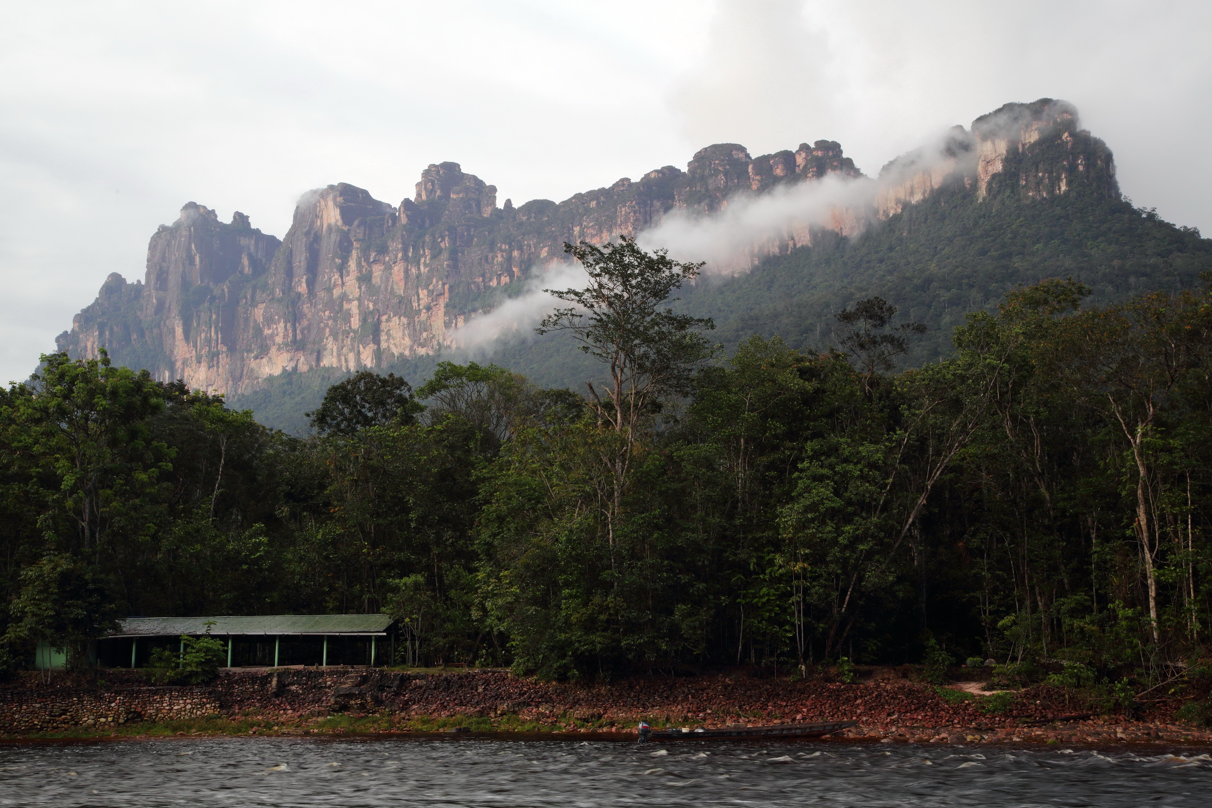 Mountains and river in Venezuela HD Wallpaper