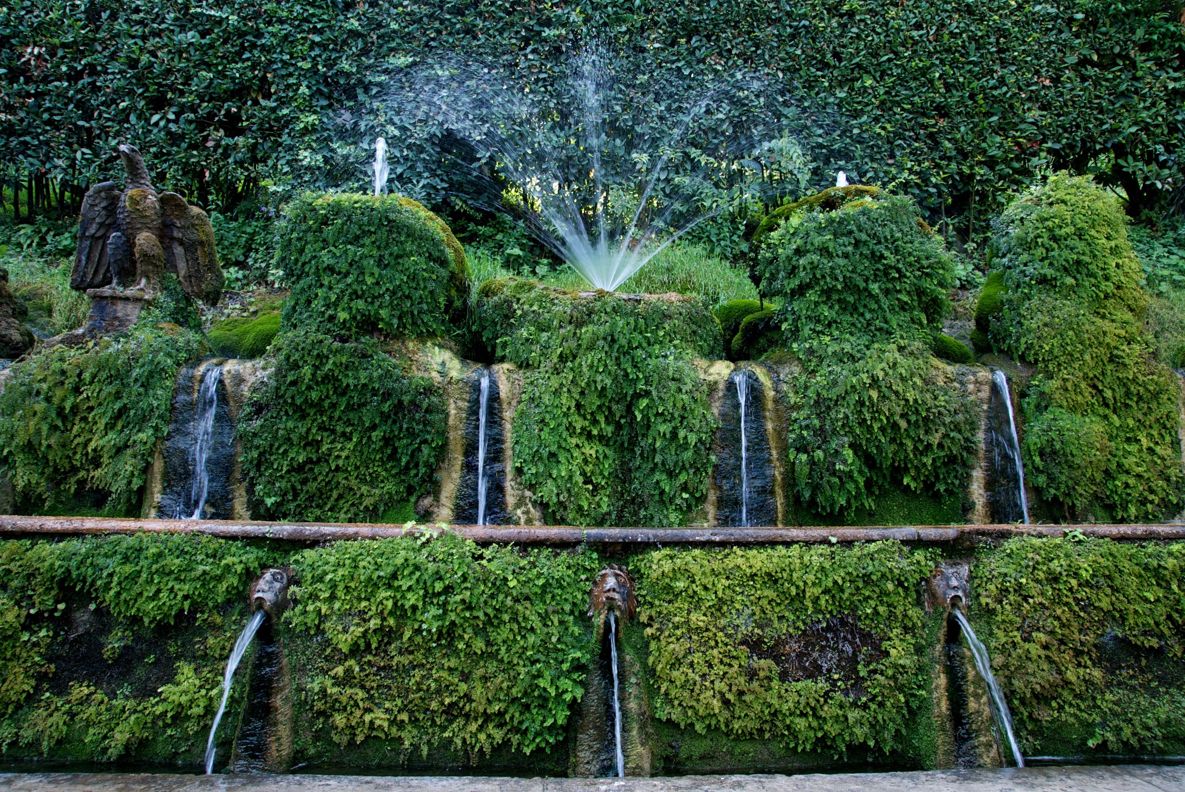 Fountains and greenery at Villa d'Este, Italy HD Wallpaper