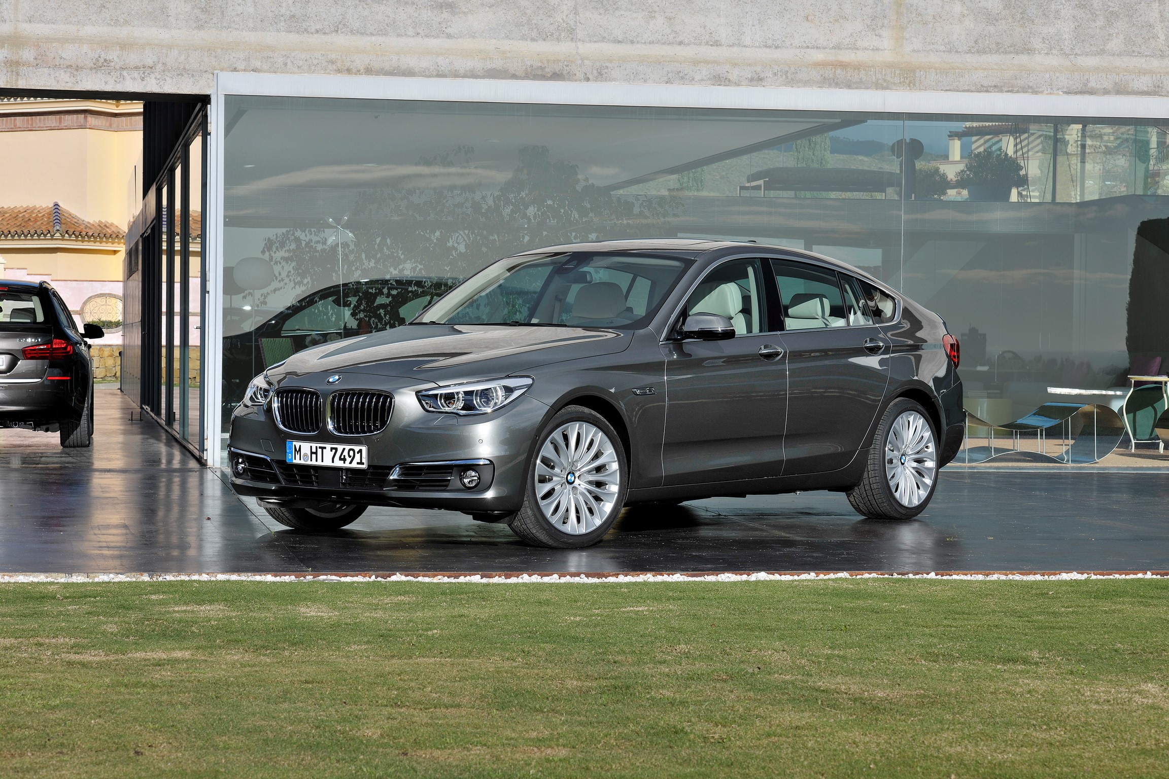 2013 BMW 5 Series F07 Gran Turismo HD Wallpaper
