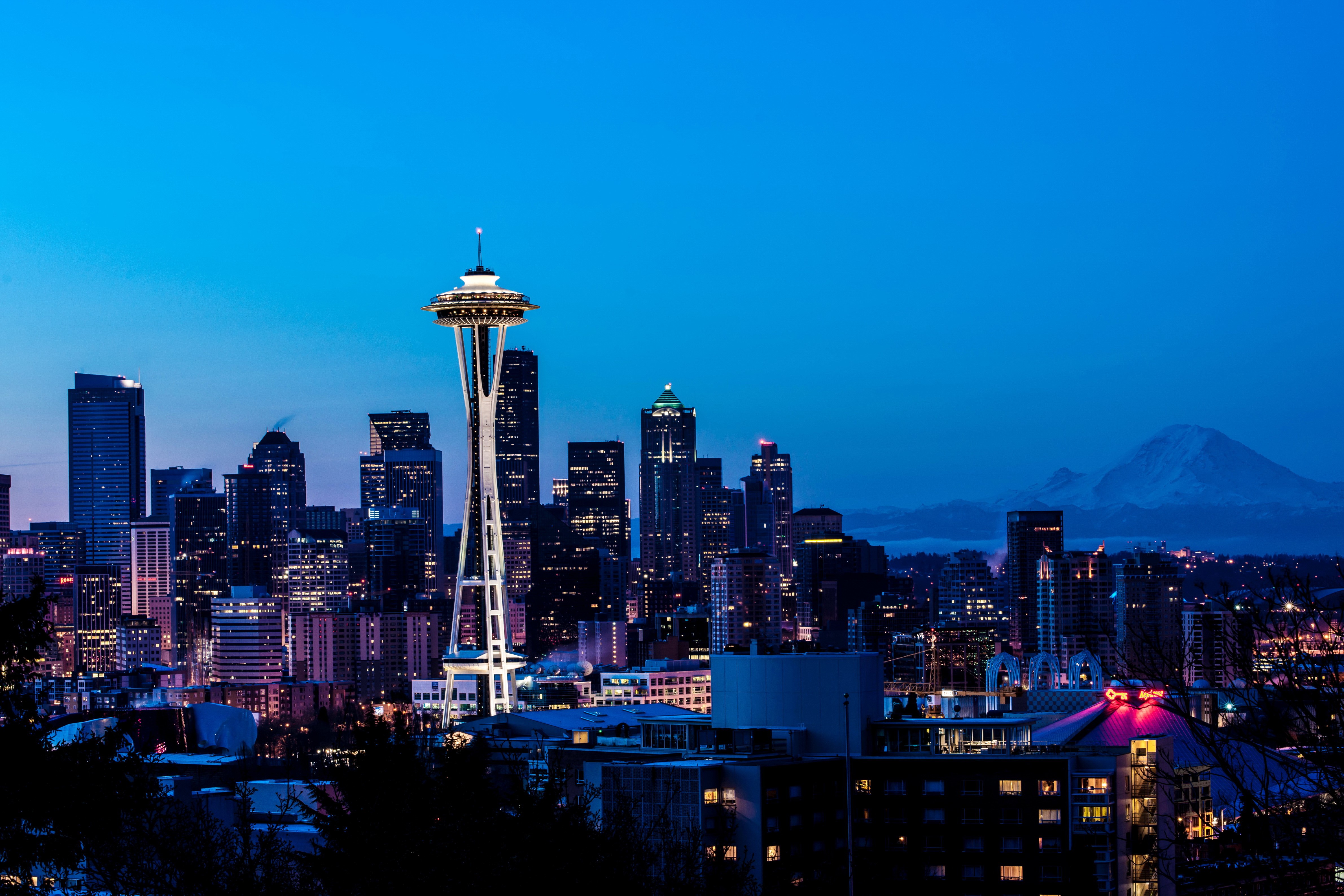 Seattle Skyline with Space Needle and Mount Rainier HD Wallpaper