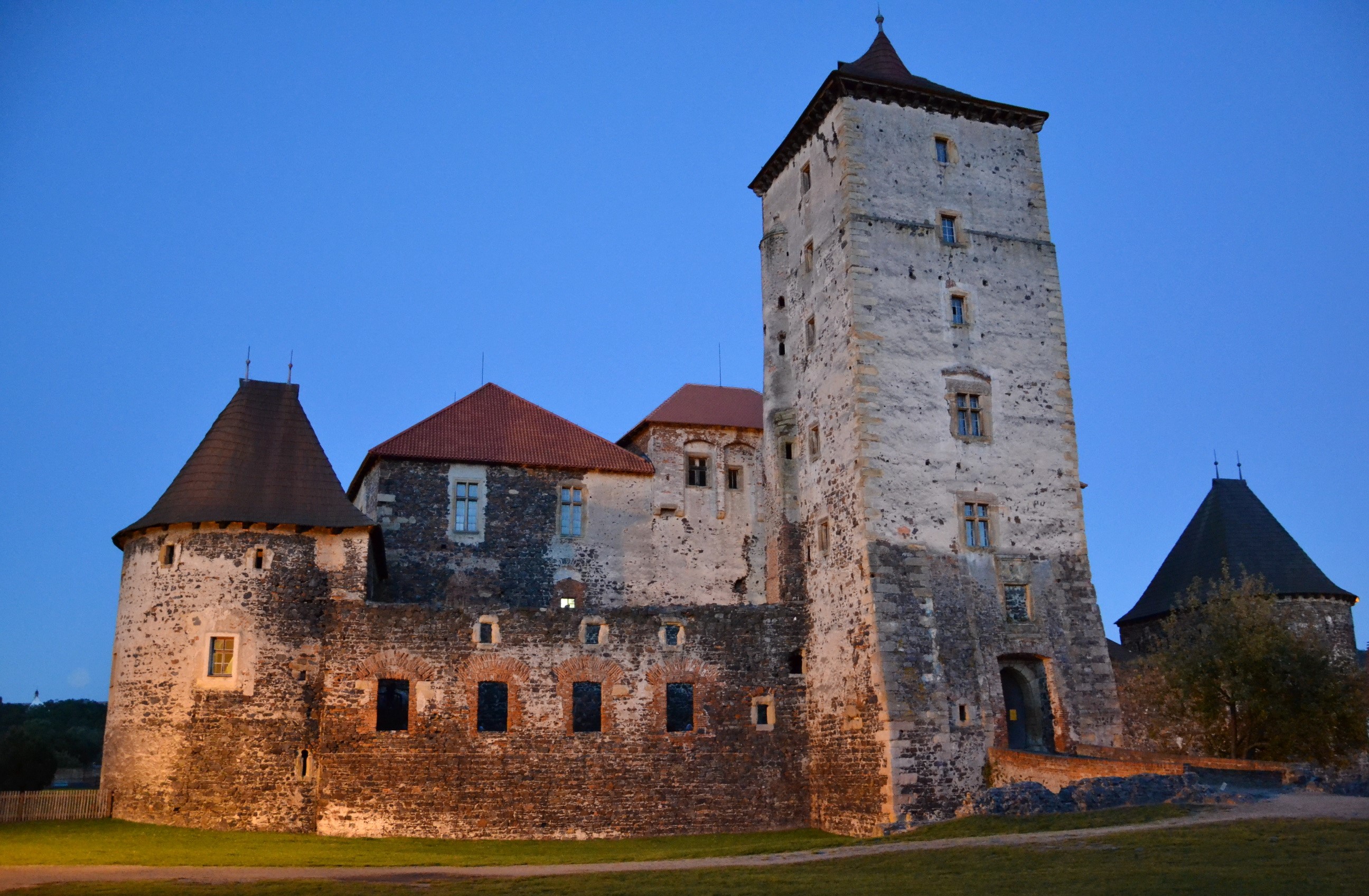 Castle made of stone in Czech Republic HD Wallpaper
