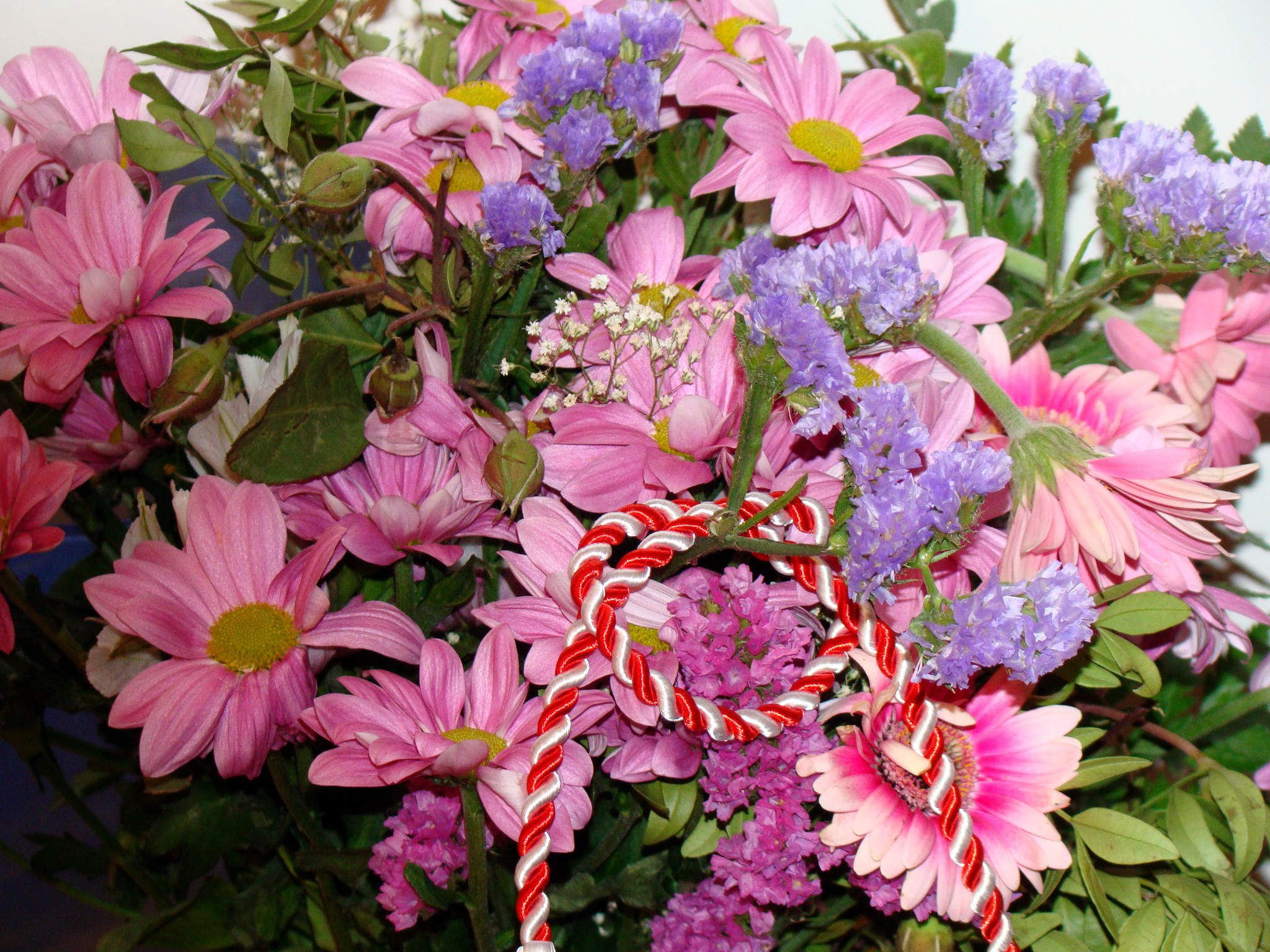 Bouquet of pink and purple flowers with a red and white cord HD Wallpaper