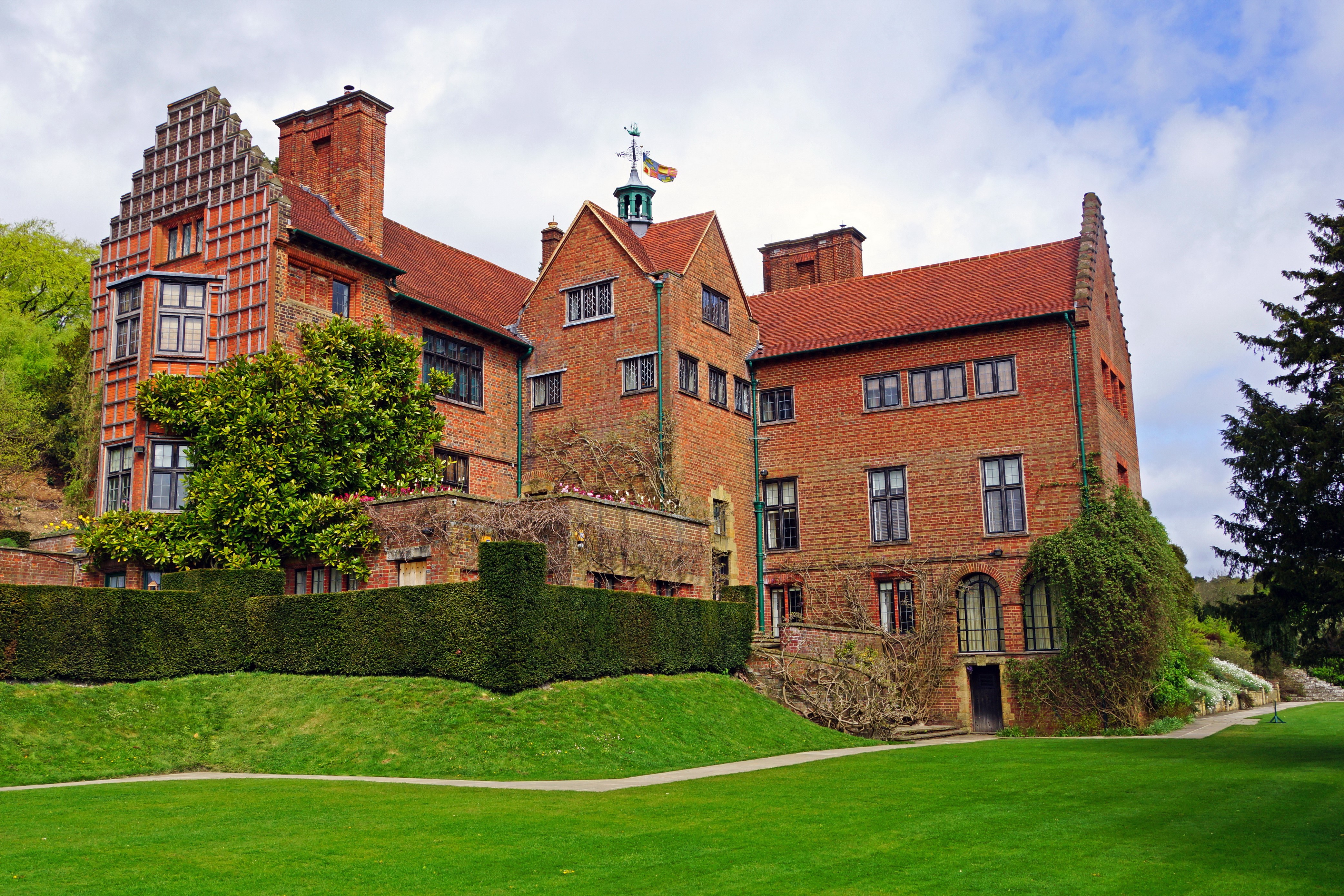 Brick House in England with Lawn HD Wallpaper