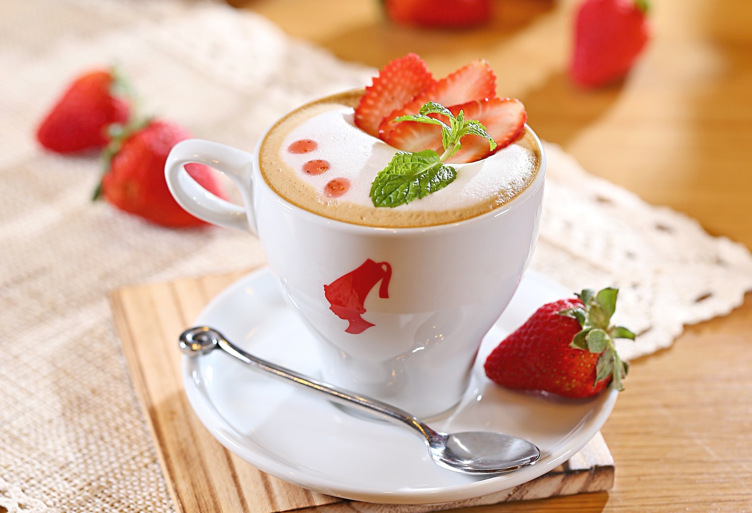 Strawberry latte with whipped cream and mint HD Wallpaper