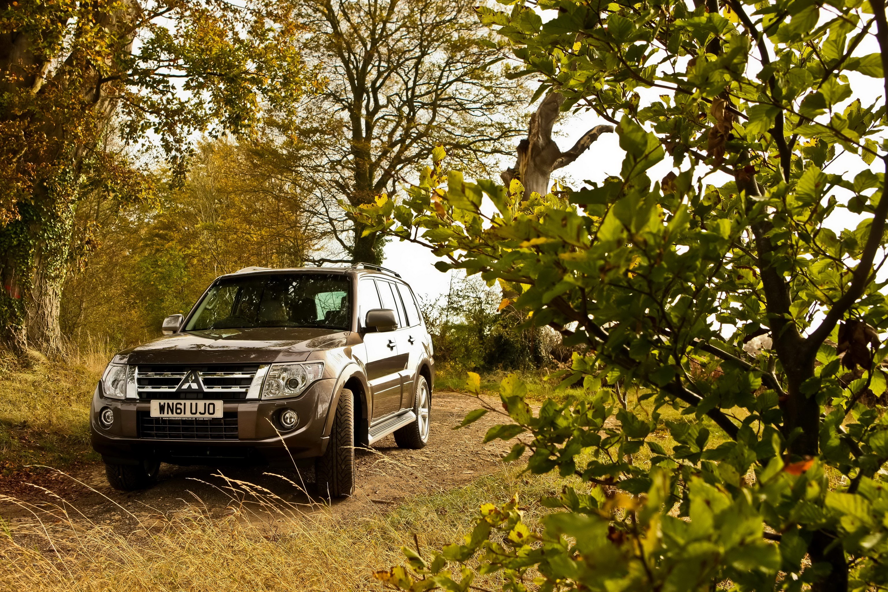 2012 Mitsubishi Shogun parked on a dirt road HD Wallpaper