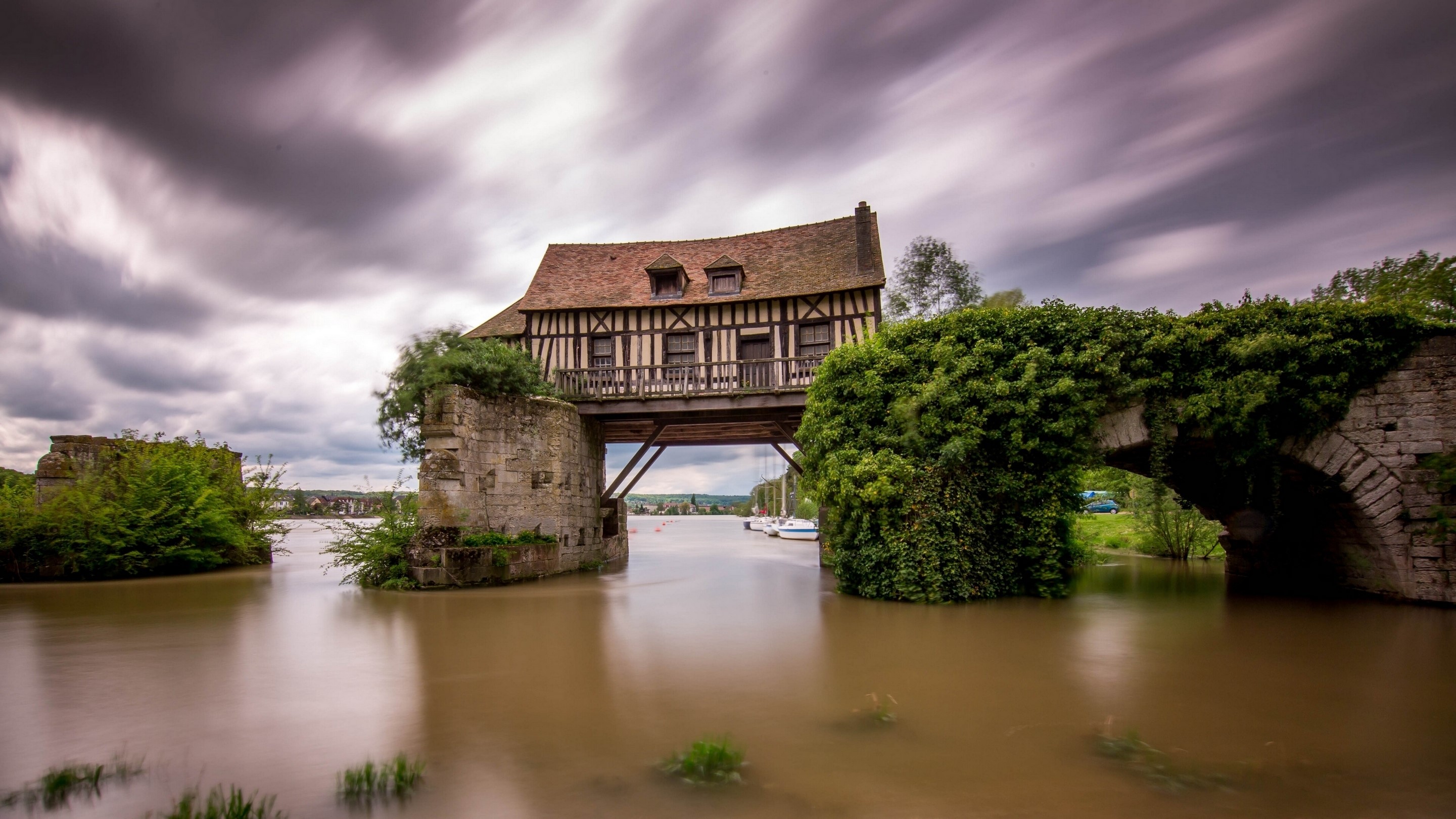 Houses on a bridge over the Seine River in Vernon, France HD Wallpaper