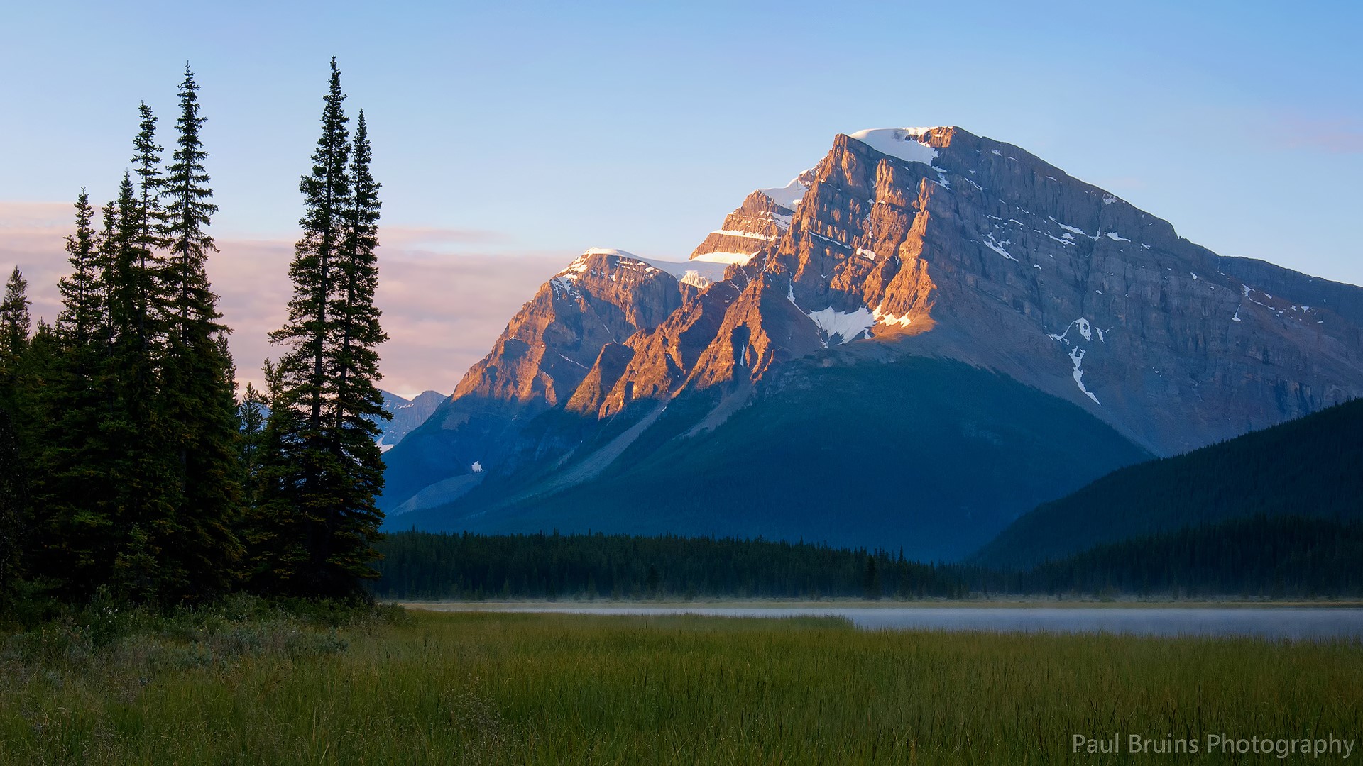 Mountain peak at sunrise over Waterfowl Lakes, Banff National Park HD Wallpaper