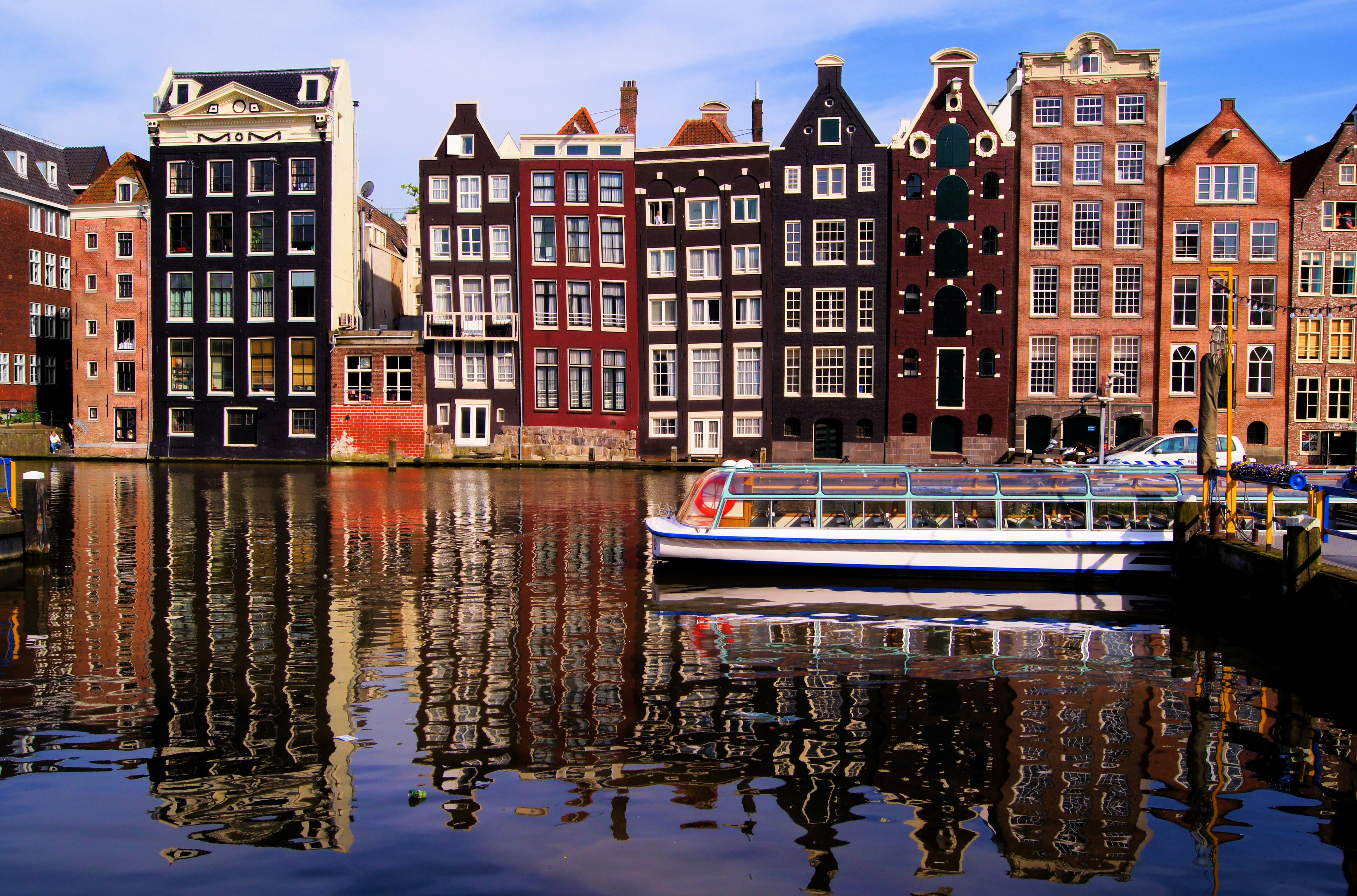 Amsterdam Canal with Riverboat and Houses HD Wallpaper