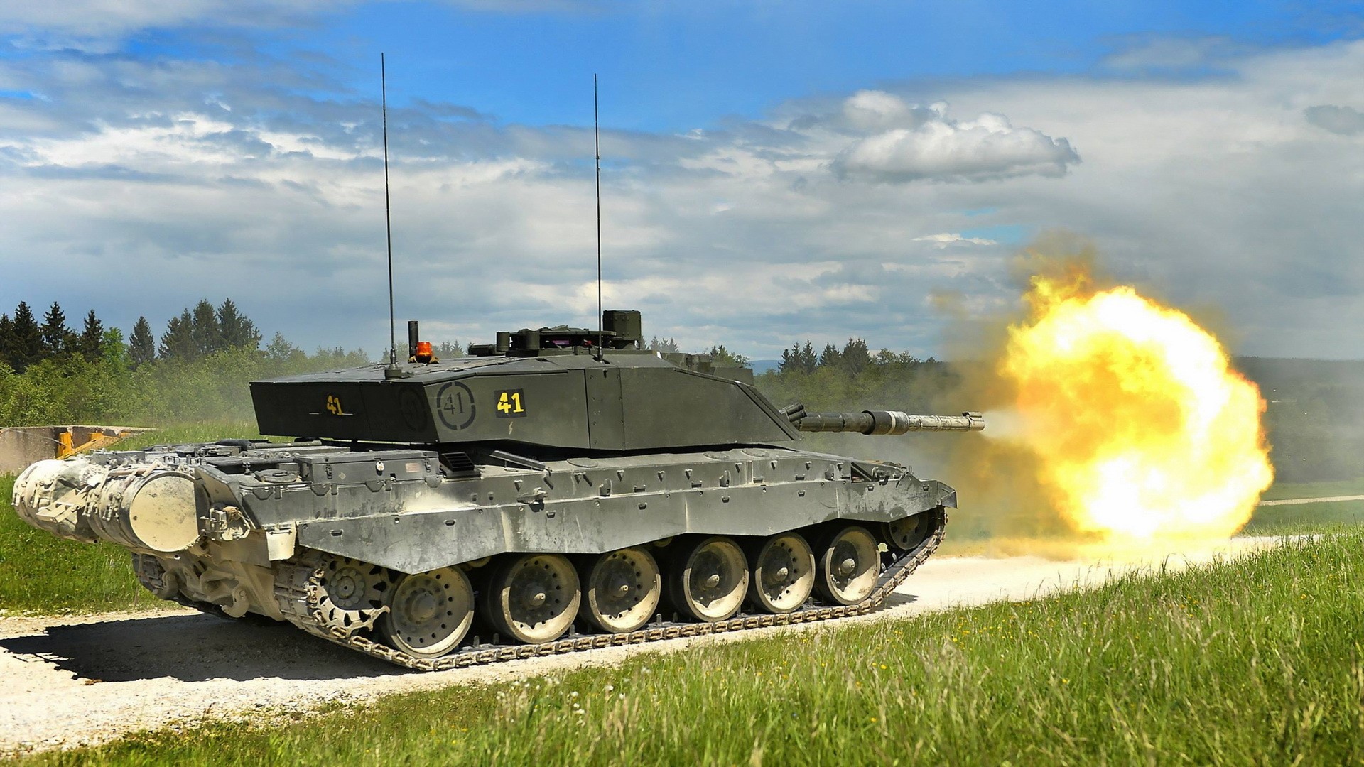Challenger Tank Firing HD Wallpaper