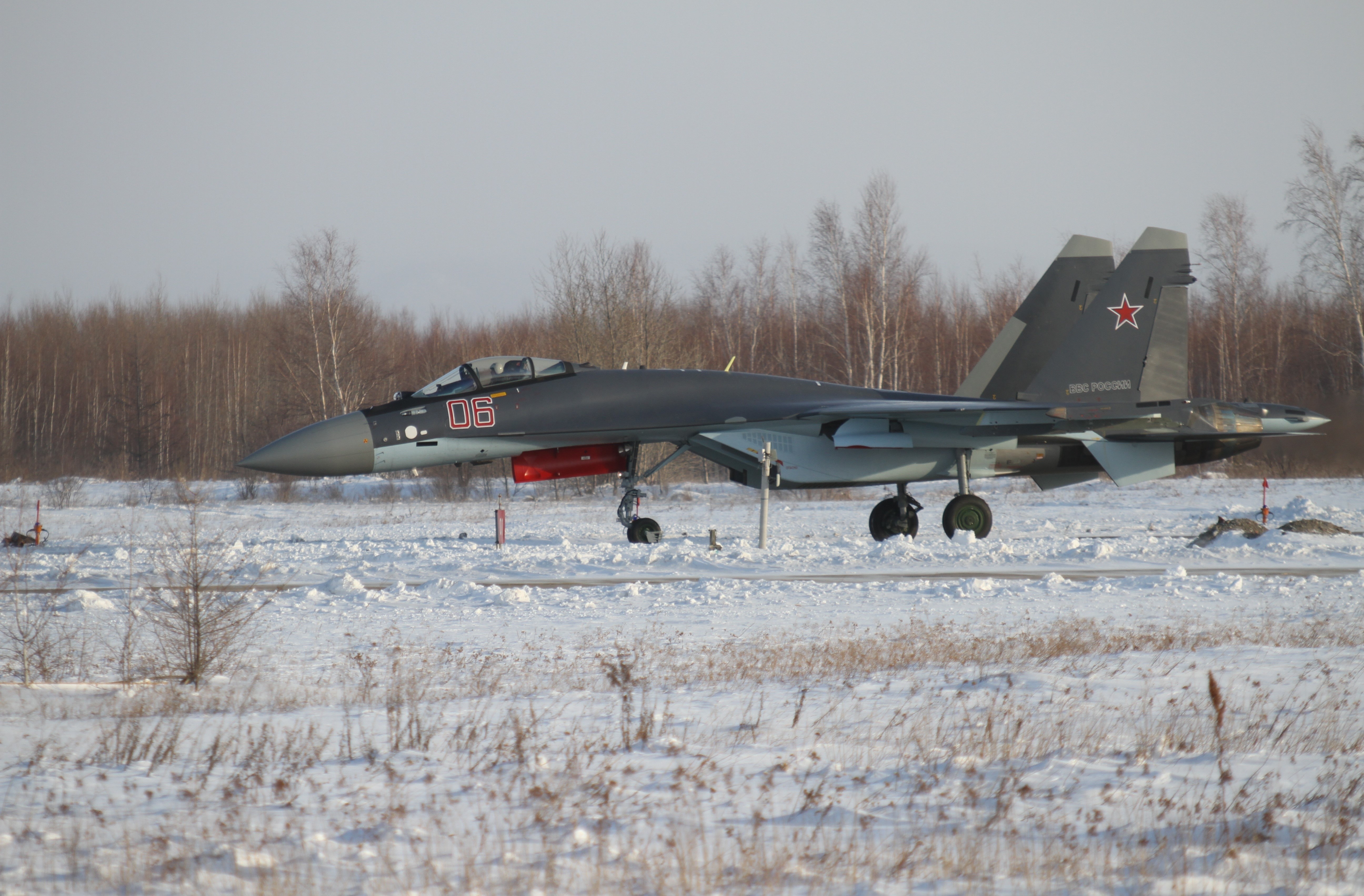 Sukhoi Su-35 Fighter Jet in Winter HD Wallpaper