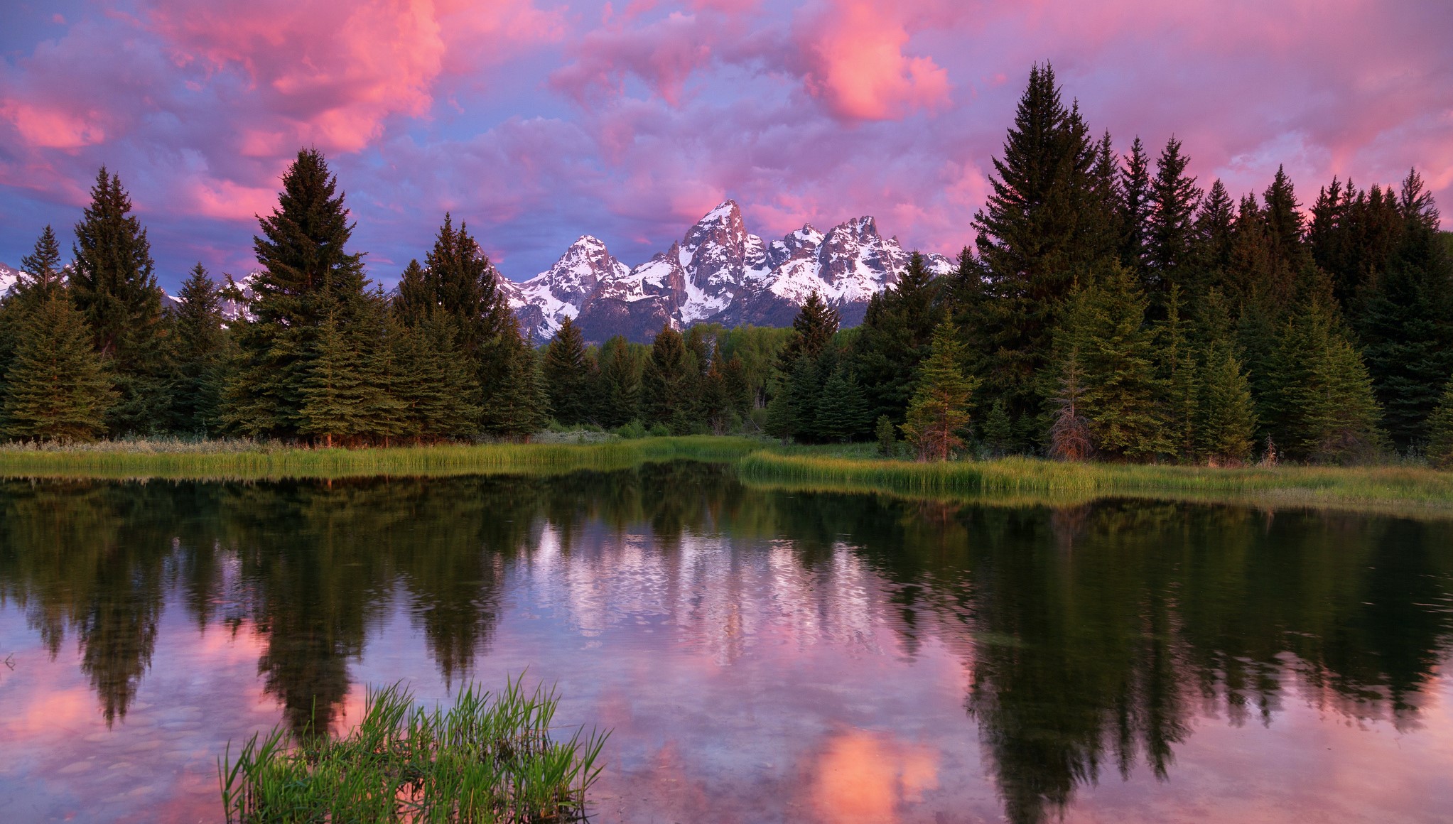 Grand Teton Mountains reflected in a lake at sunset HD Wallpaper