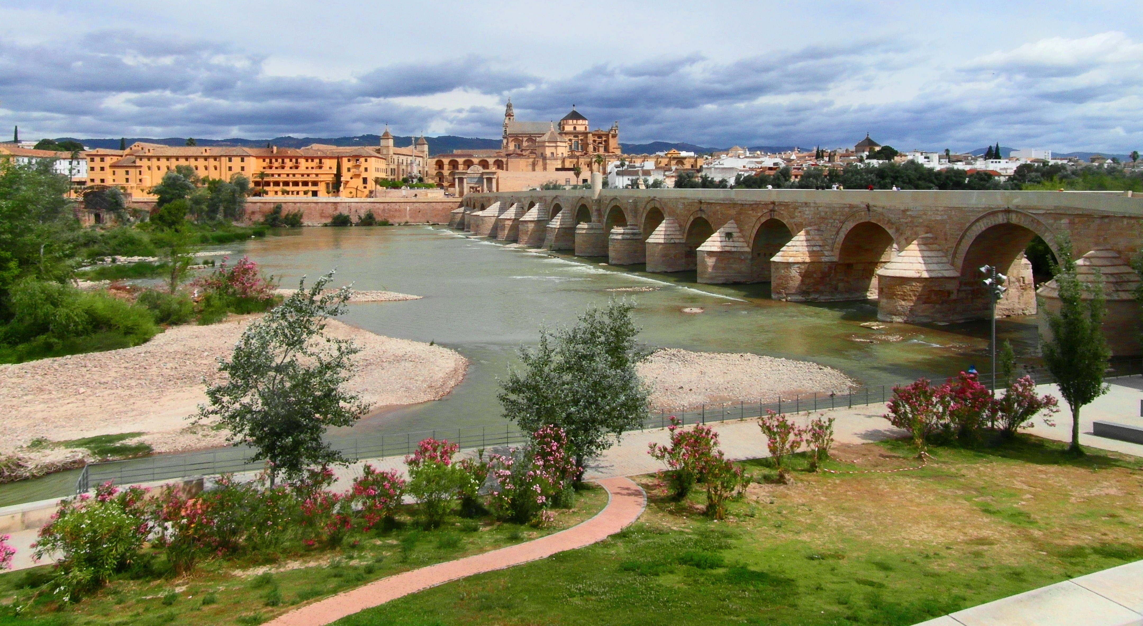 Roman Bridge over Guadalquivir River in Cordoba, Andalucia, Spain HD Wallpaper