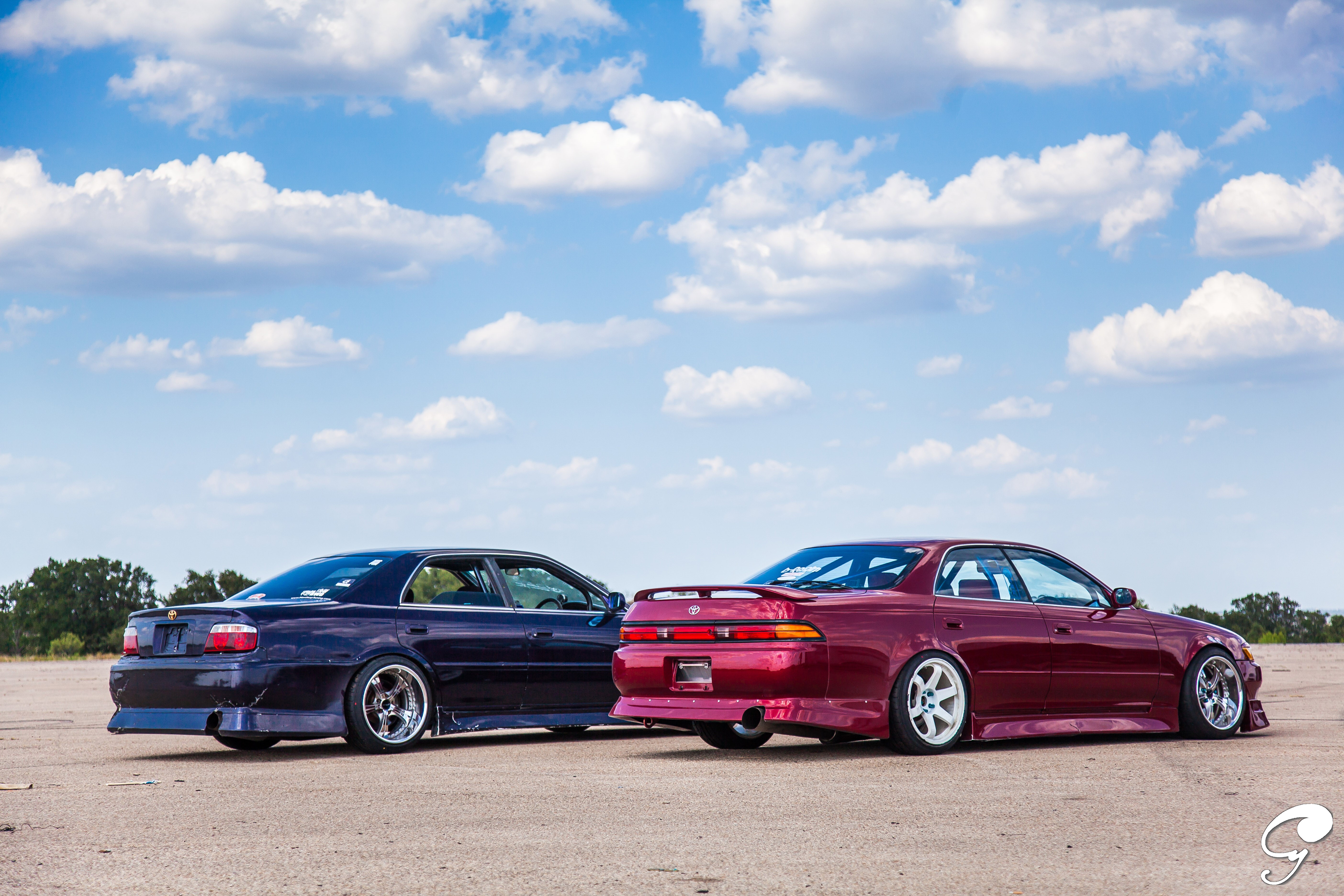 Two Toyota Mark II Chaser cars under a cloudy sky HD Wallpaper