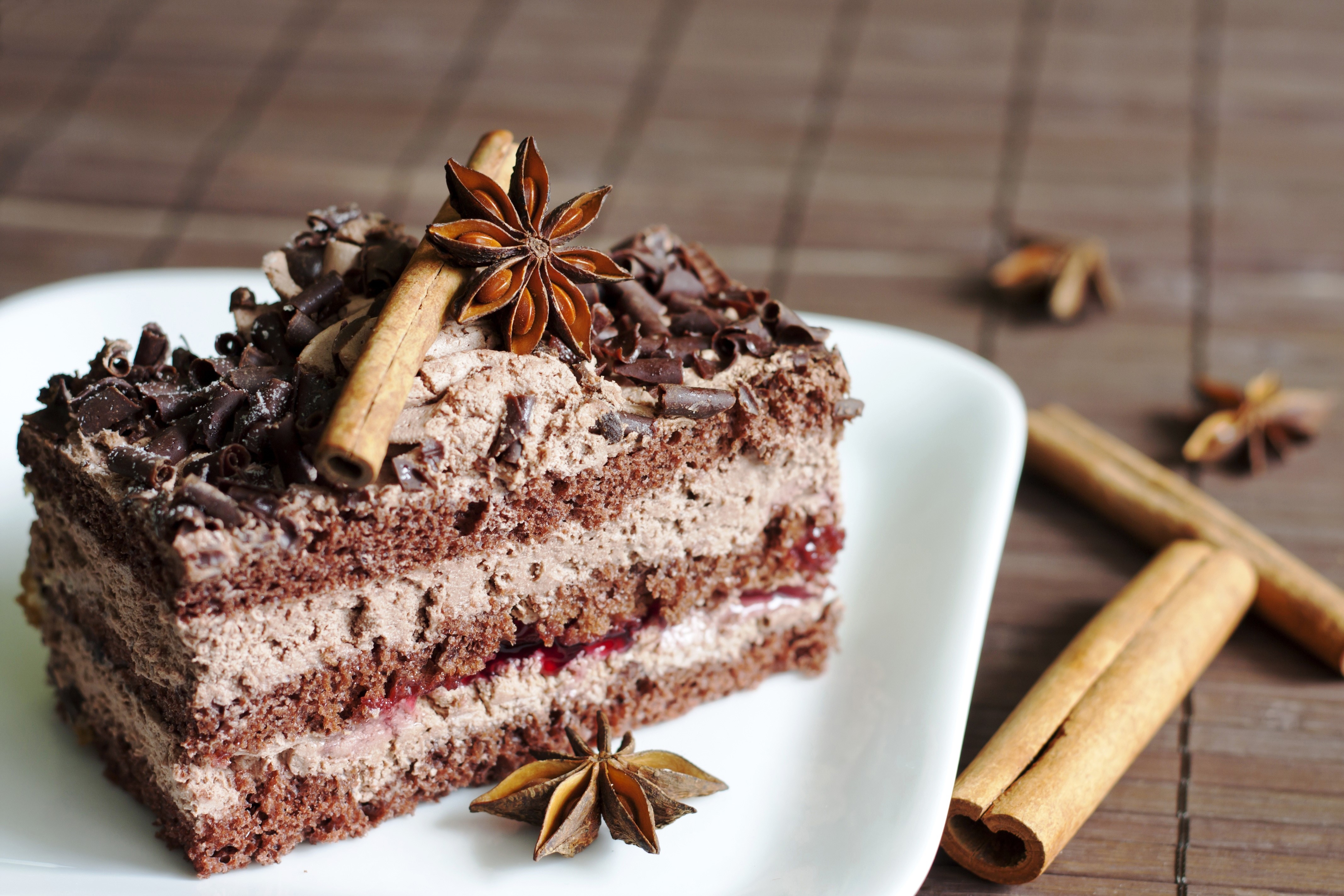 Chocolate cake slice with cinnamon and star anise HD Wallpaper