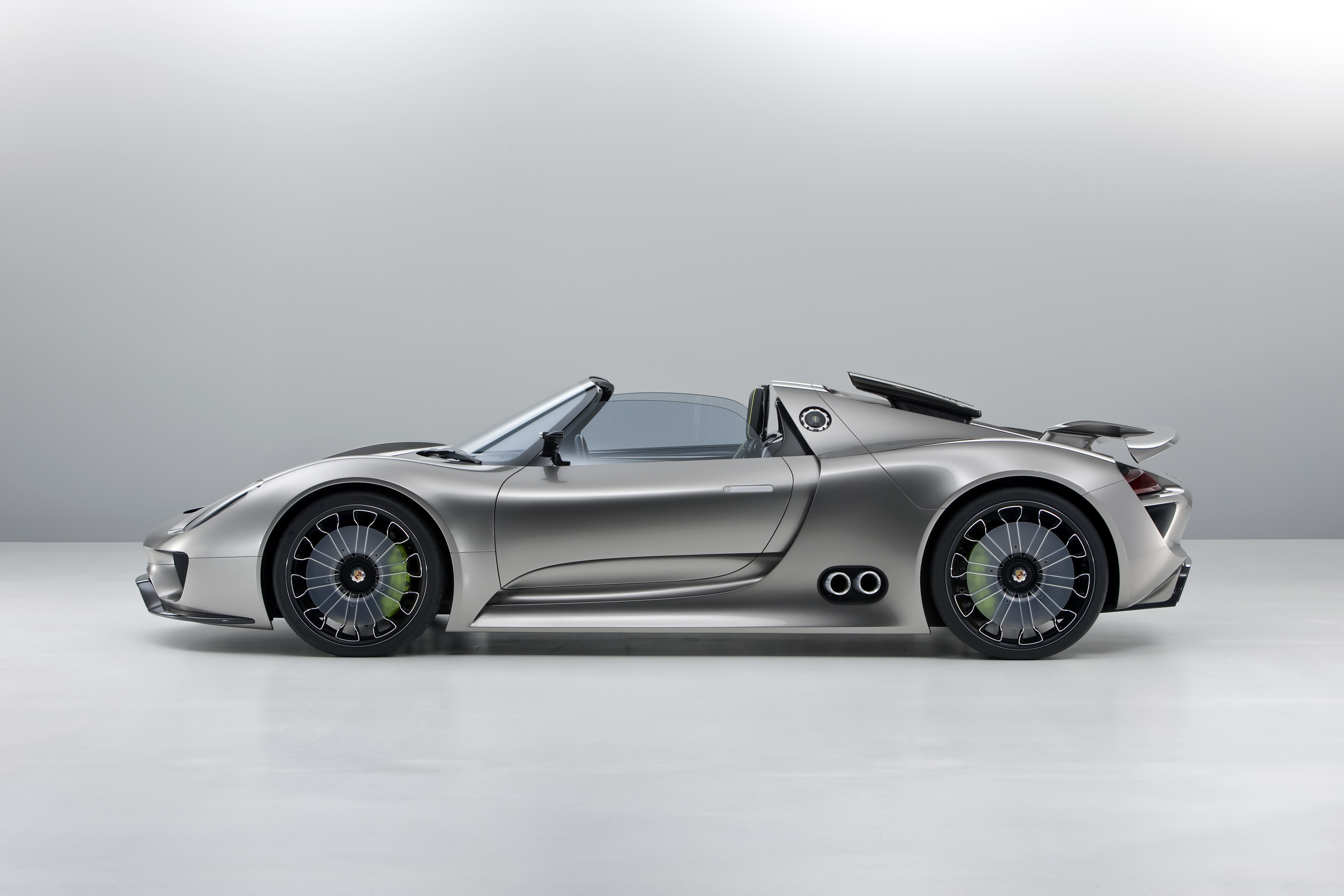 Porsche 918 Spyder Hybrid side view HD Wallpaper