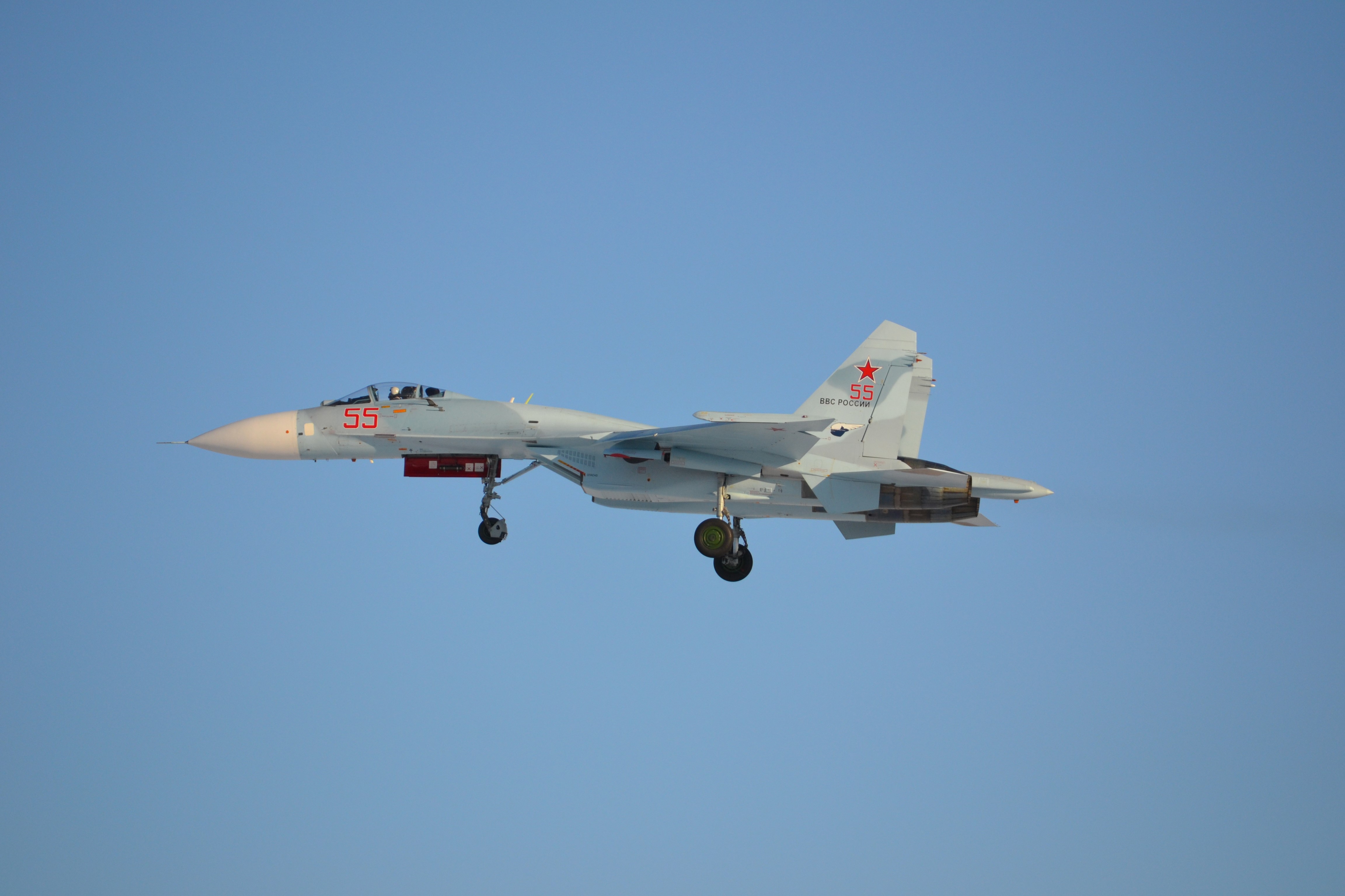 Sukhoi Su-27 fighter jet in flight HD Wallpaper