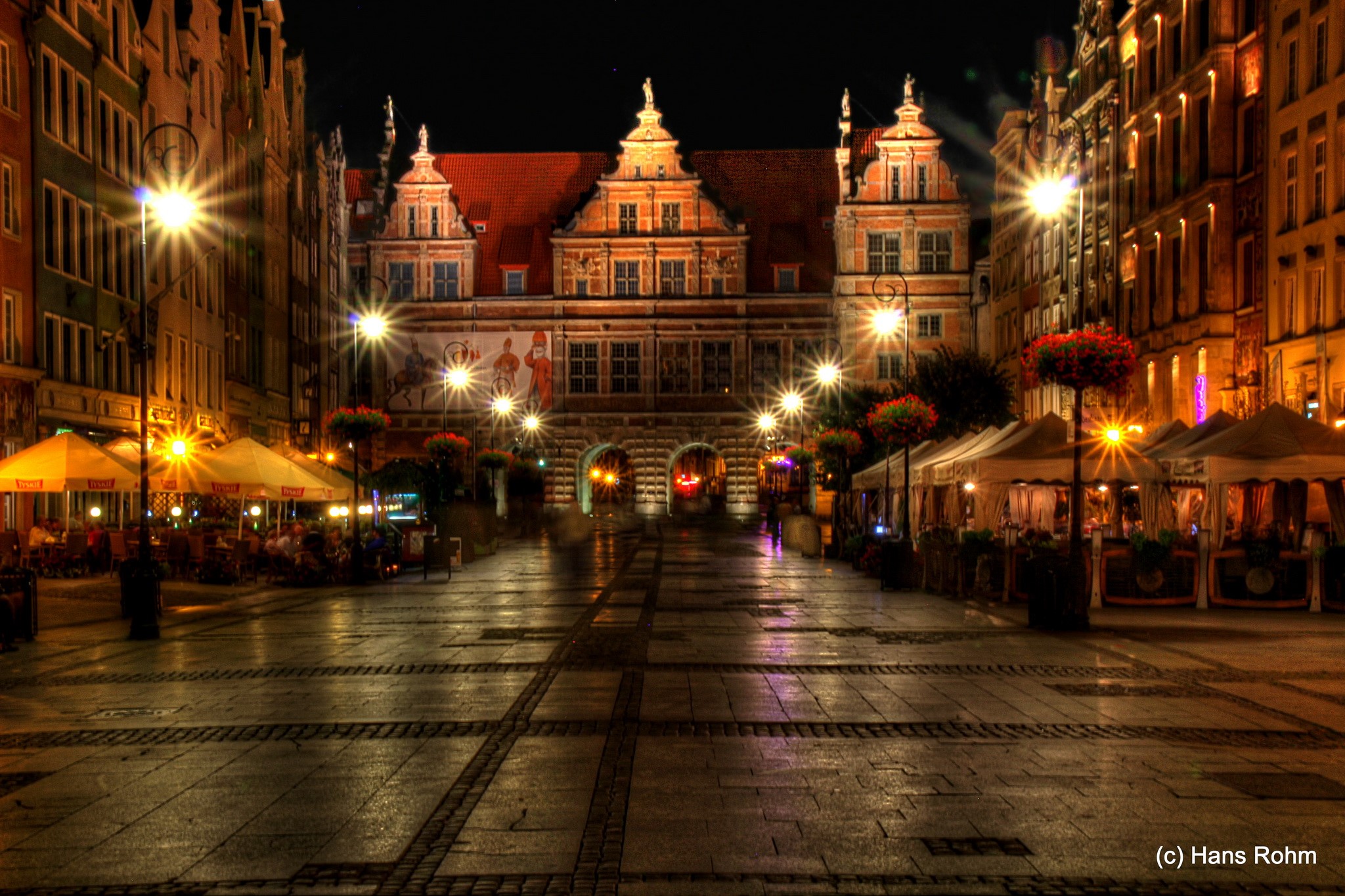 Street at night in Gdansk, Poland HD Wallpaper