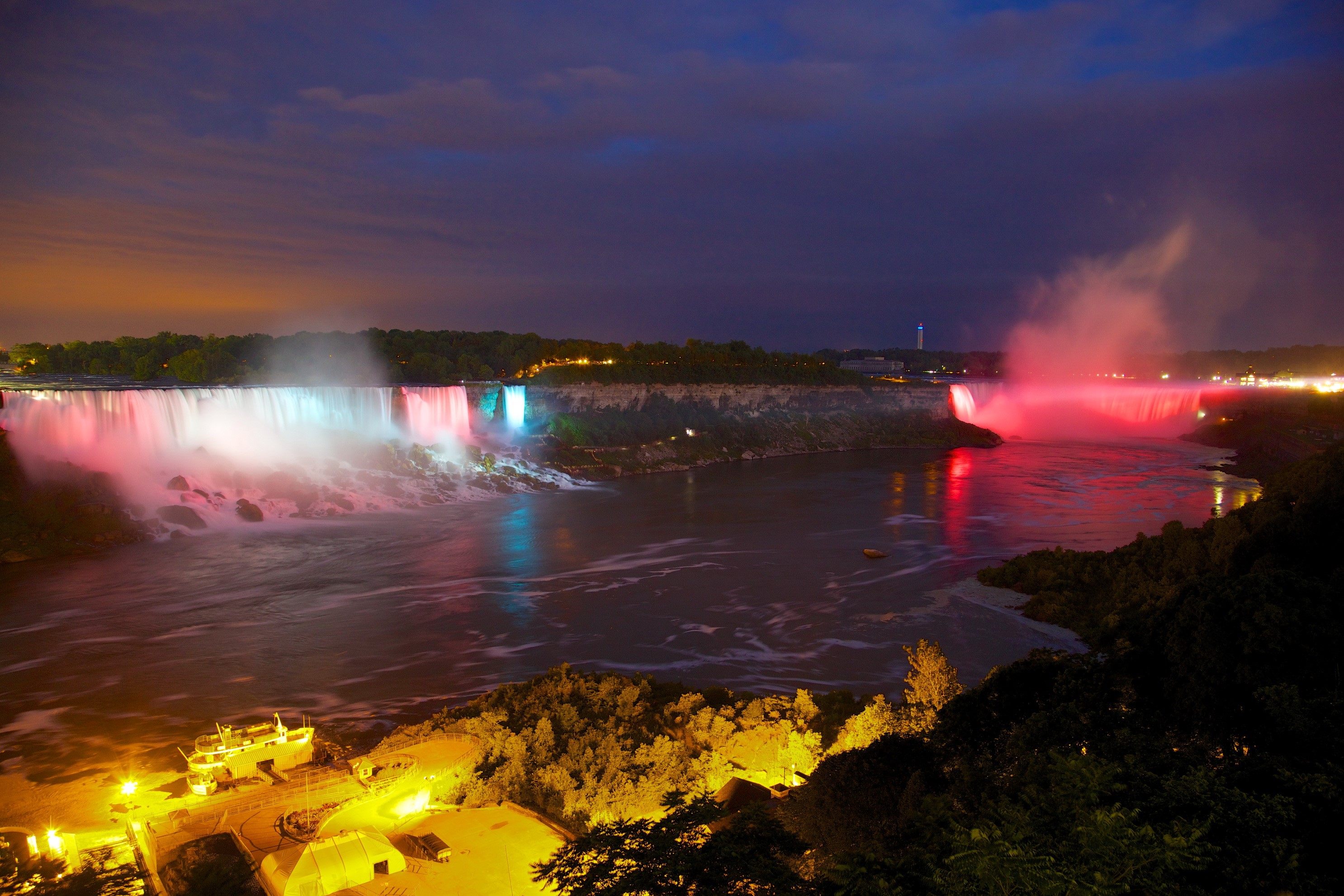 Niagara Falls illuminated at night HD Wallpaper