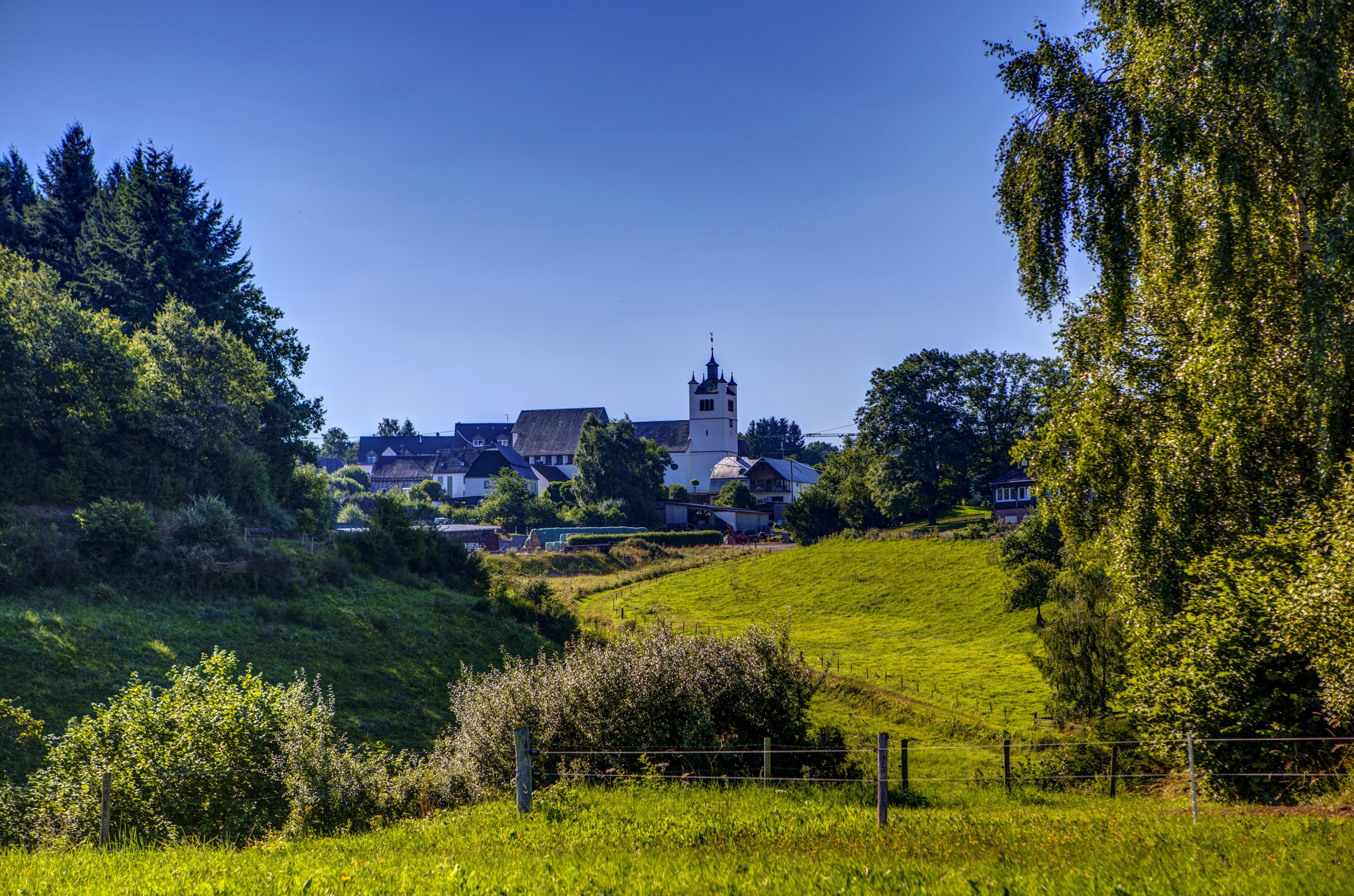 Village with church in Lutzerat, Germany HD Wallpaper