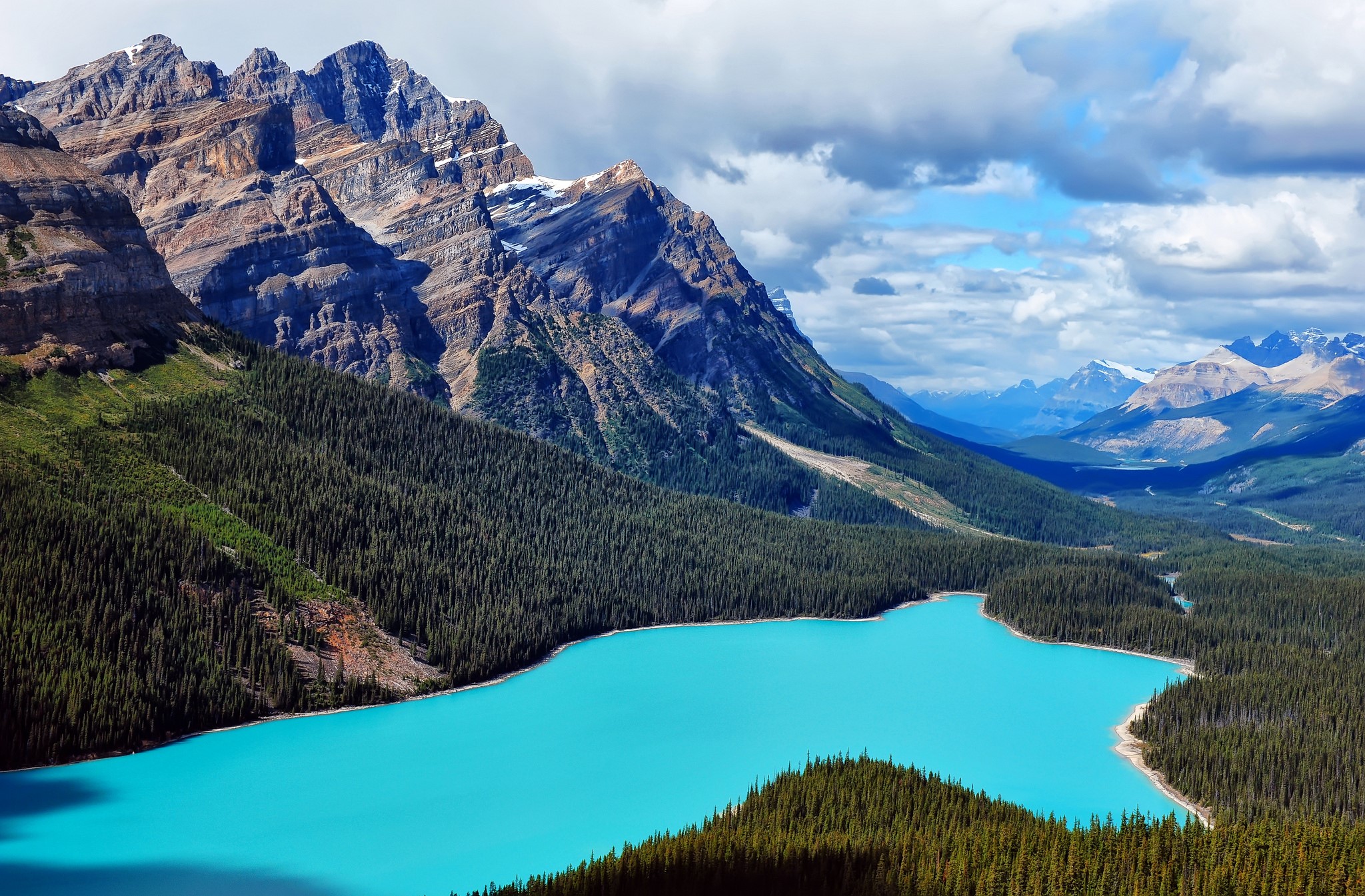 Turquoise Lake and Rocky Mountains in Canada HD Wallpaper