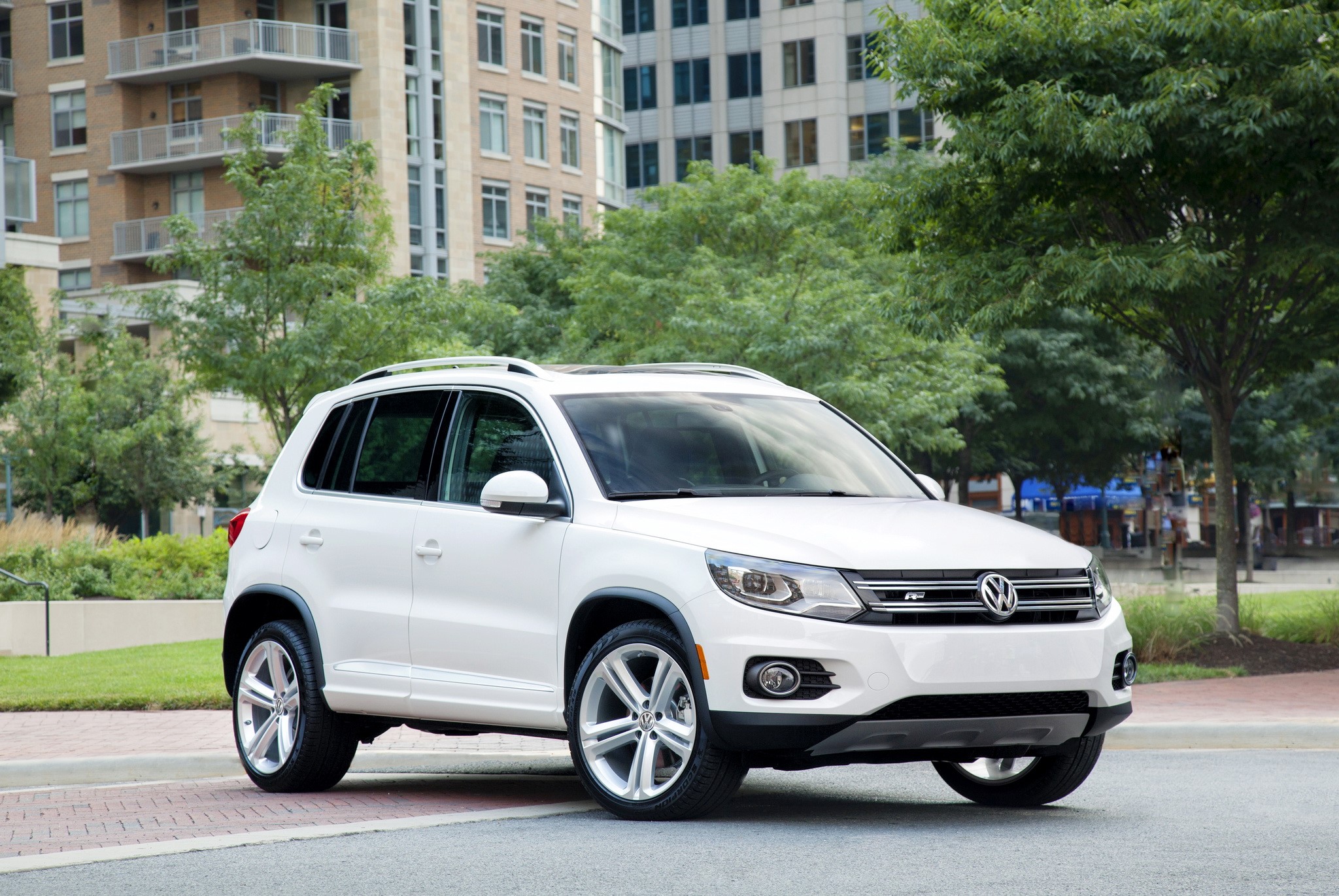 2014 Volkswagen Tiguan R-Line SUV HD Wallpaper
