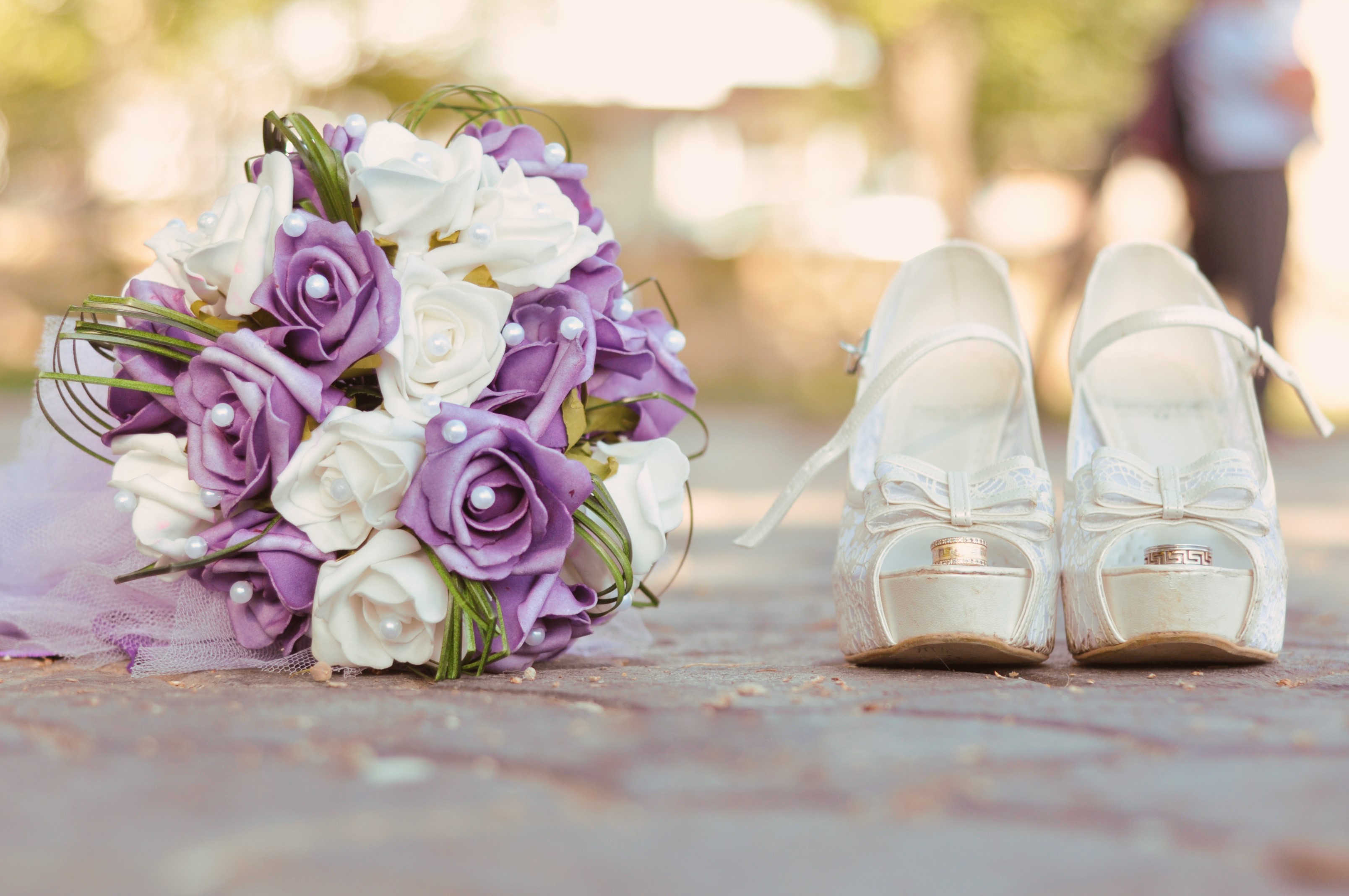 Wedding bouquet and shoes with rings HD Wallpaper