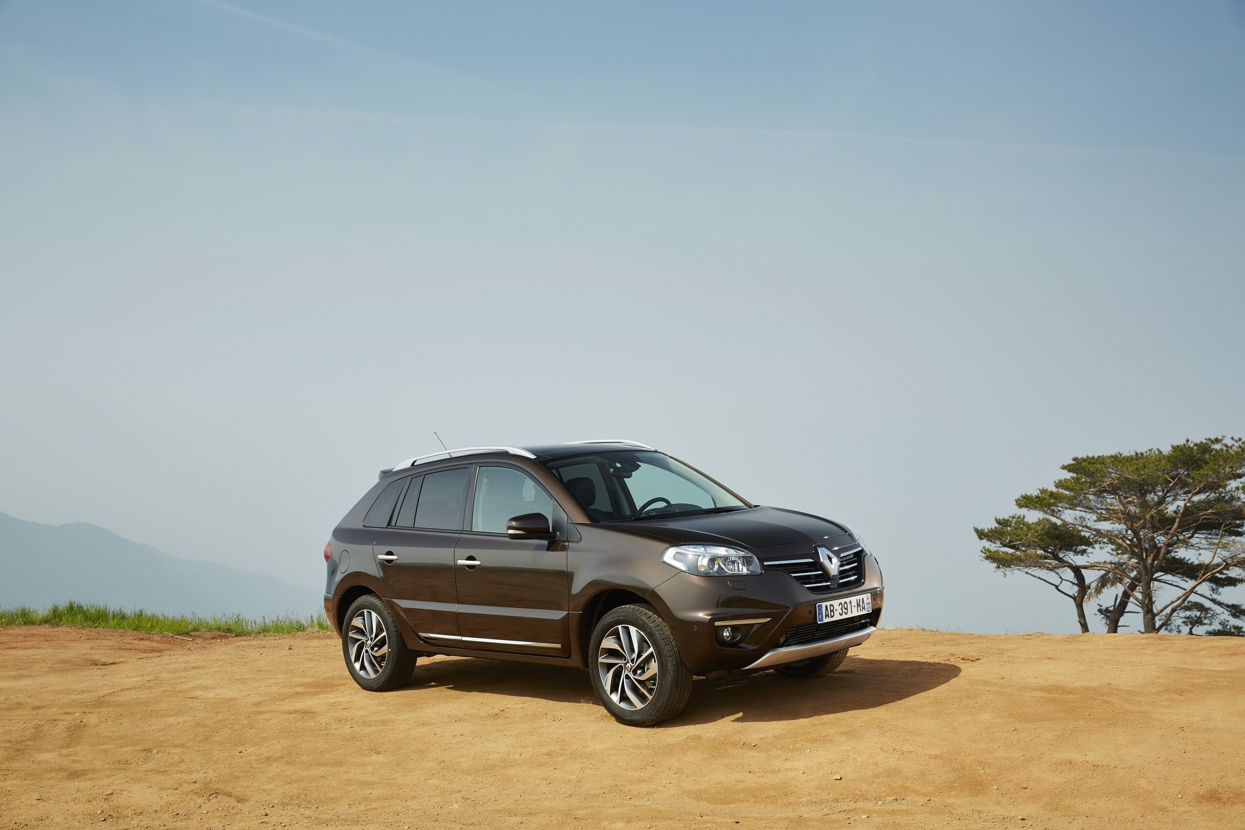2013 Renault Koleos SUV HD Wallpaper