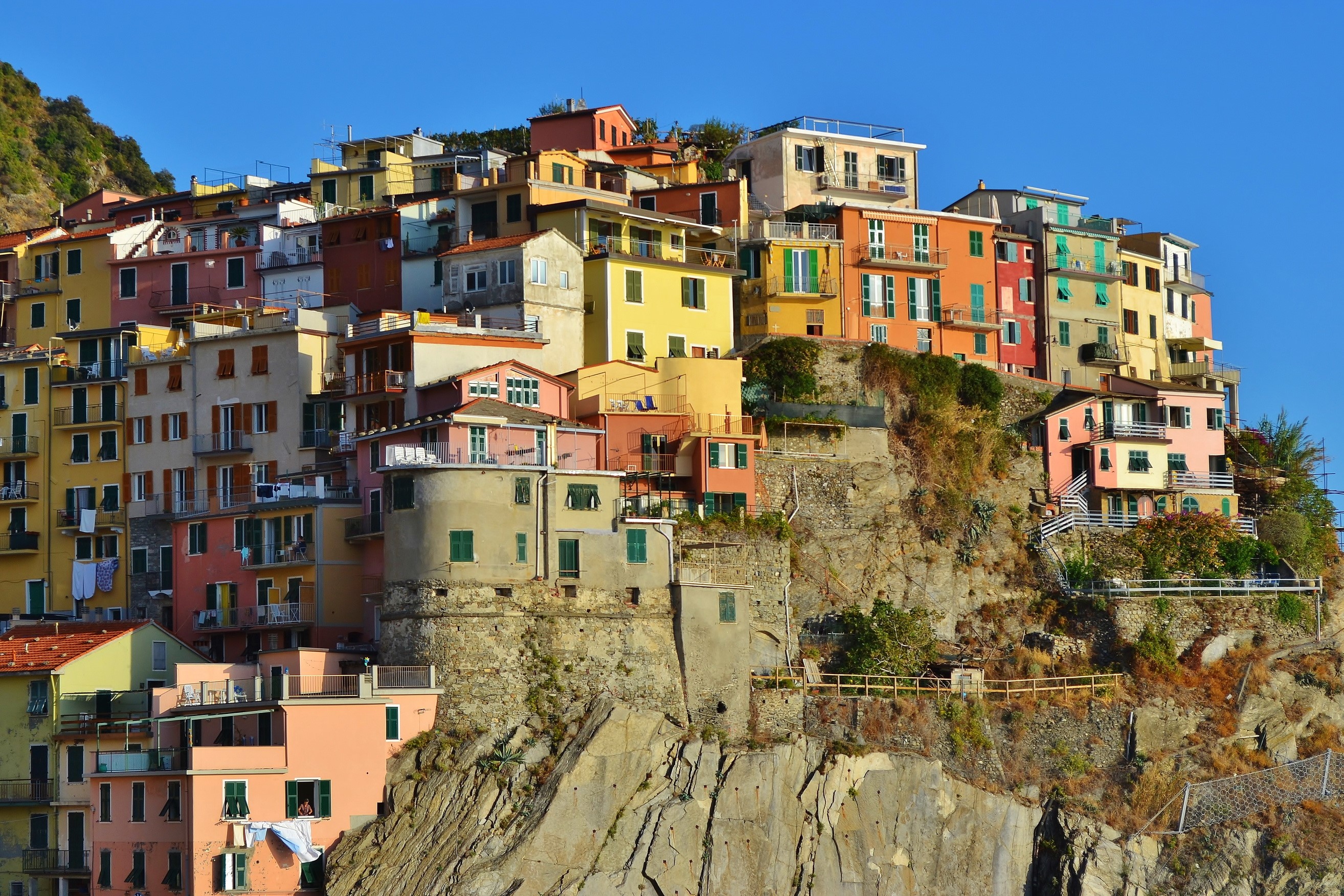 Colorful houses on a cliffside in Manarola, Italy HD Wallpaper