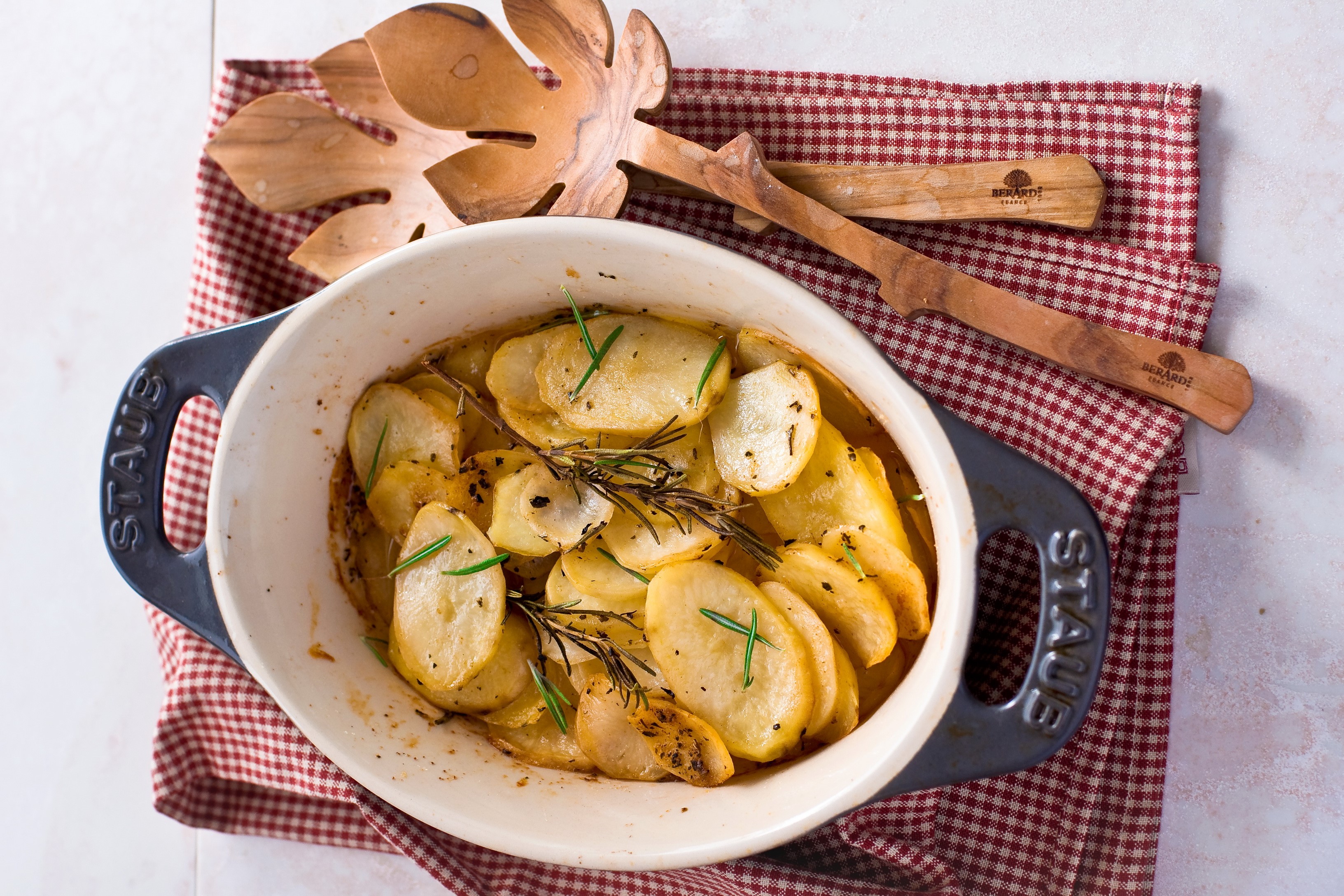 Roasted Potatoes with Rosemary in Staub Dish HD Wallpaper