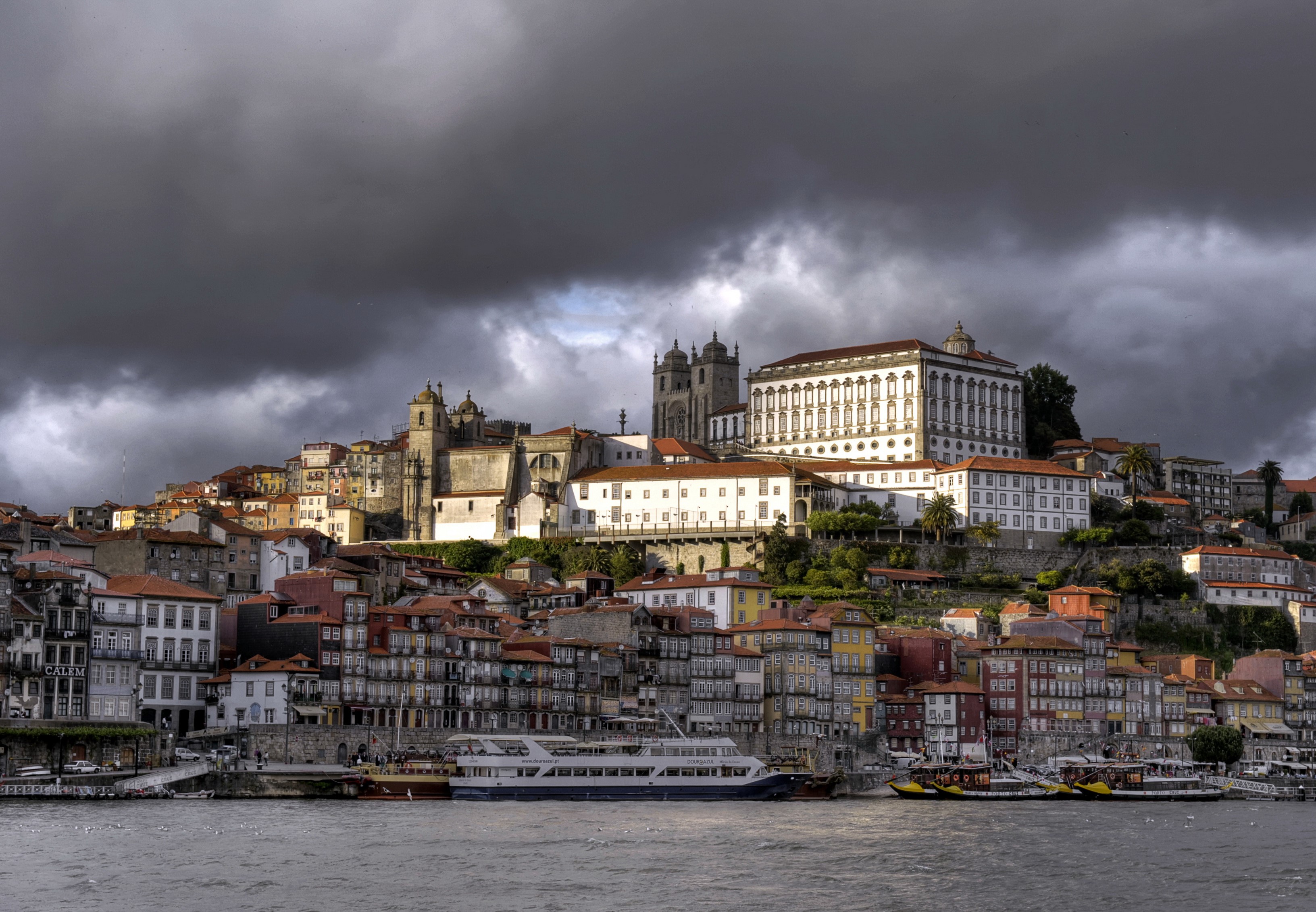 Porto, Portugal cityscape with dramatic clouds HD Wallpaper