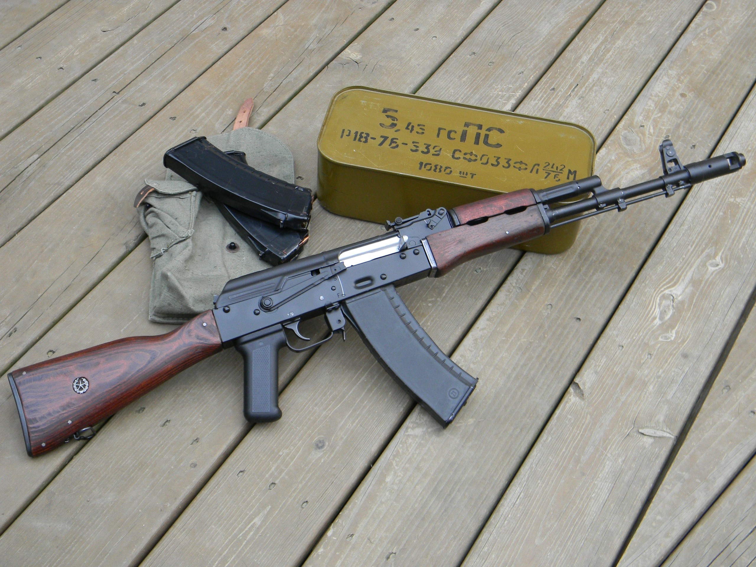 AK-74 assault rifle with ammunition box and magazines HD Wallpaper