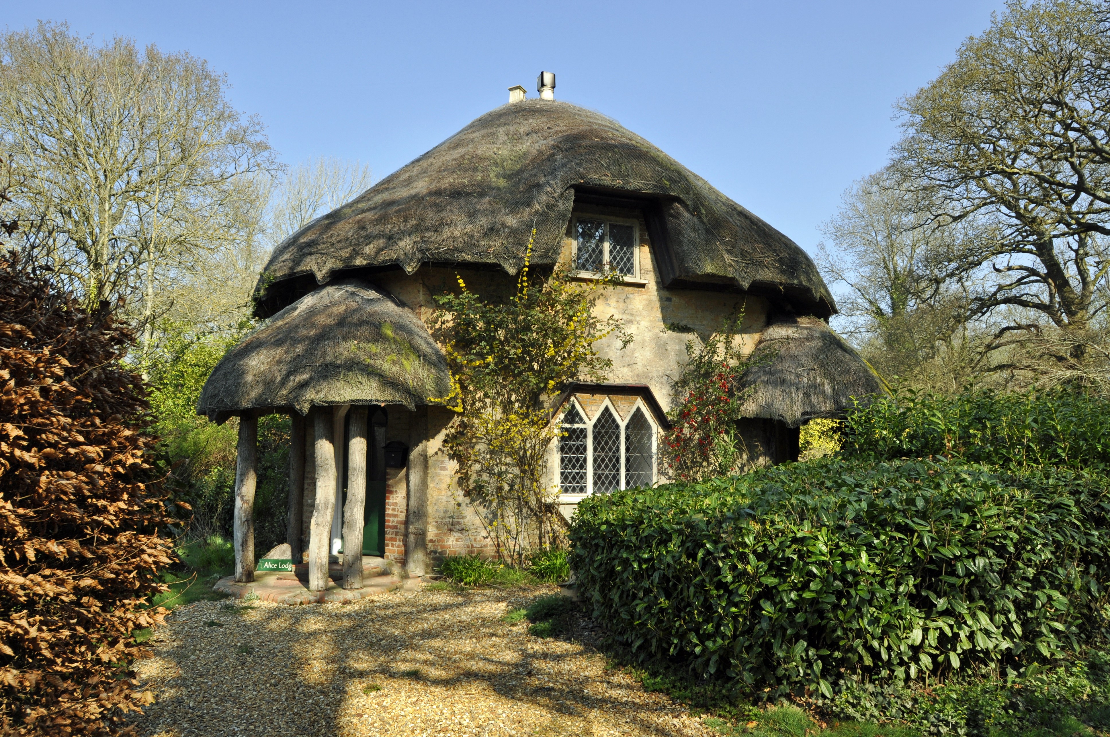 4K Stanbridge Thatched Cottage in England HD Wallpaper