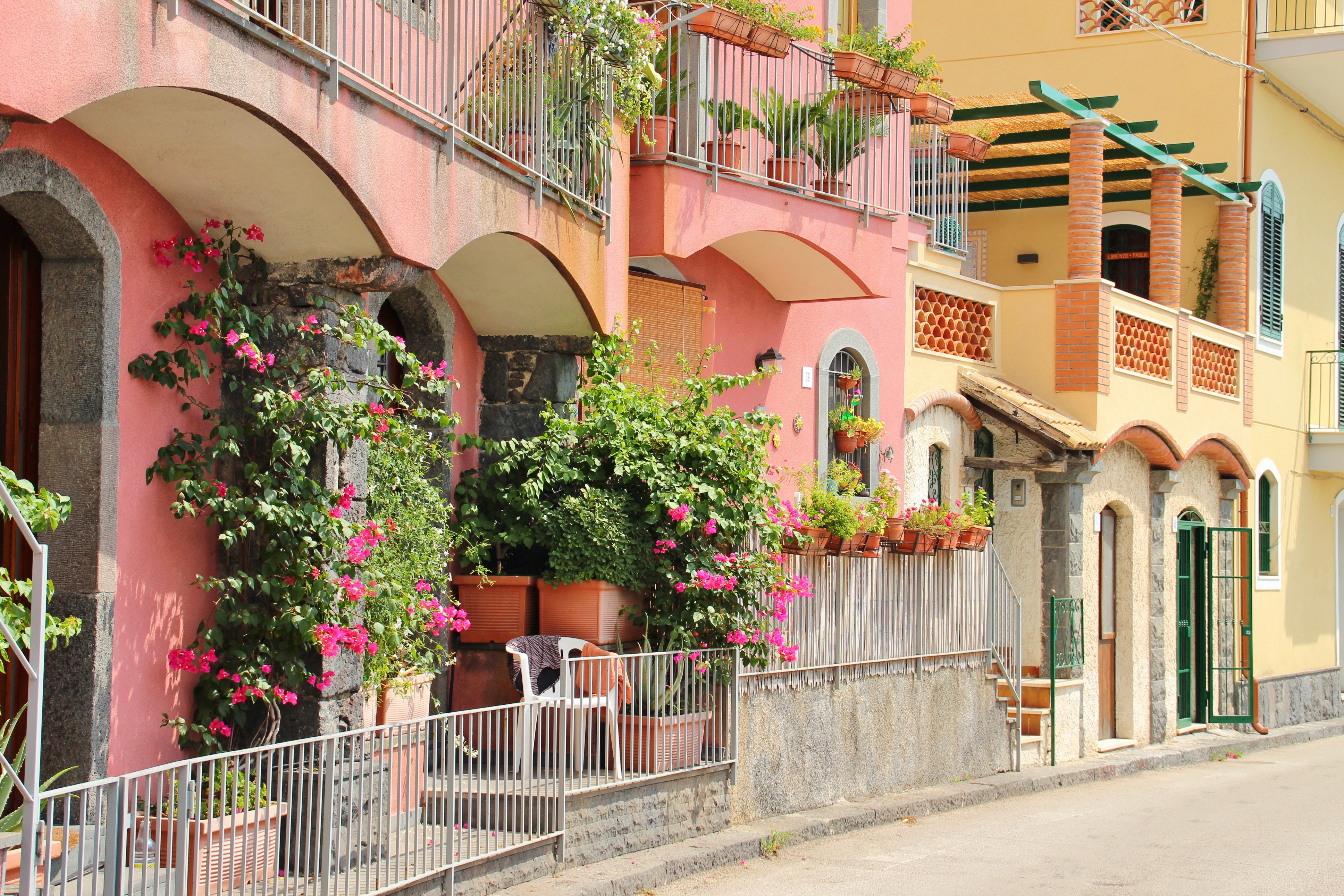 Houses in Acireale, Sicilia, Italy HD Wallpaper