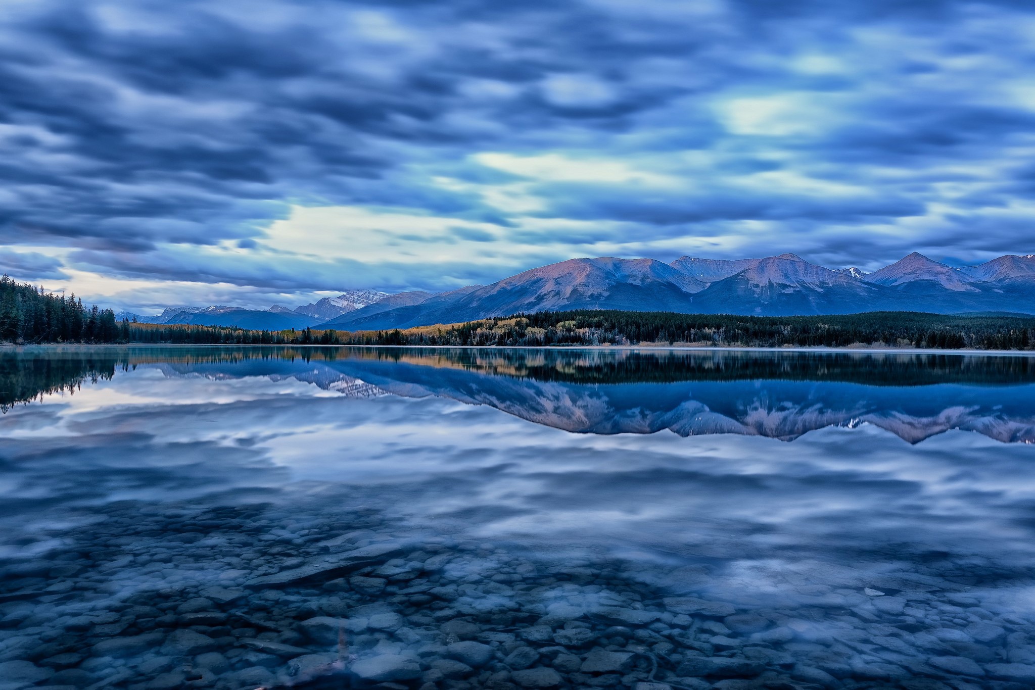 Pyramid Lake Scenery in Jasper National Park, Canada HD Wallpaper