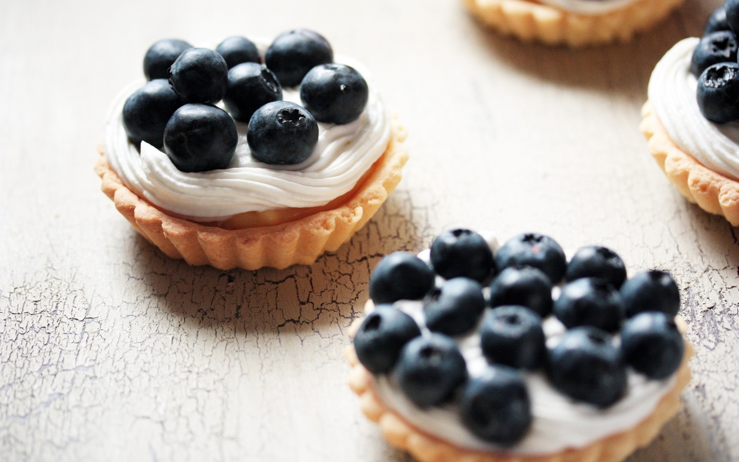 Blueberry tarts with whipped cream HD Wallpaper