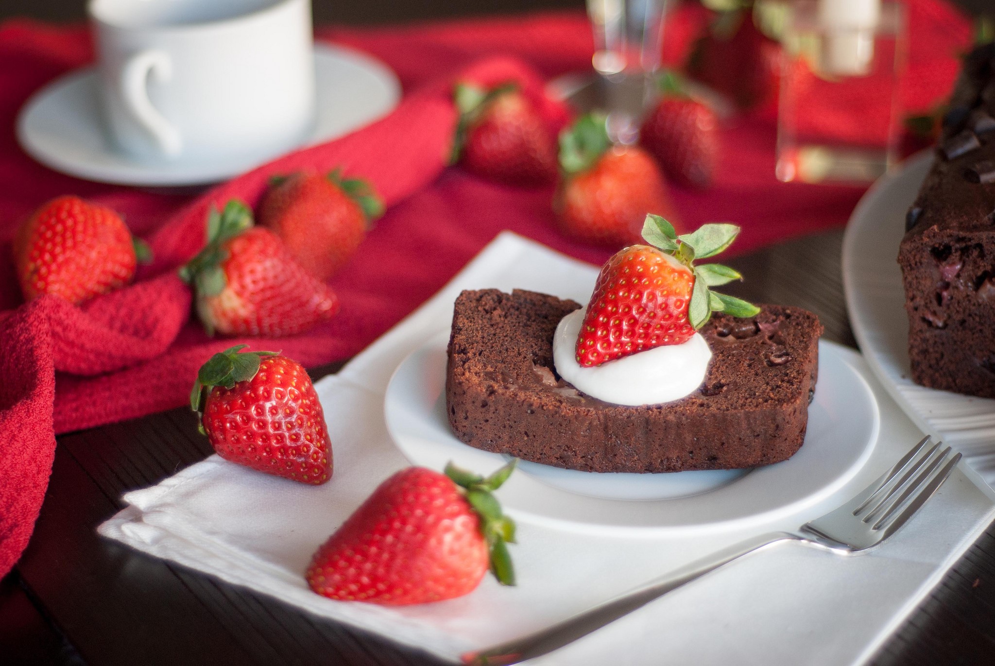 Chocolate cake with strawberries and whipped cream HD Wallpaper