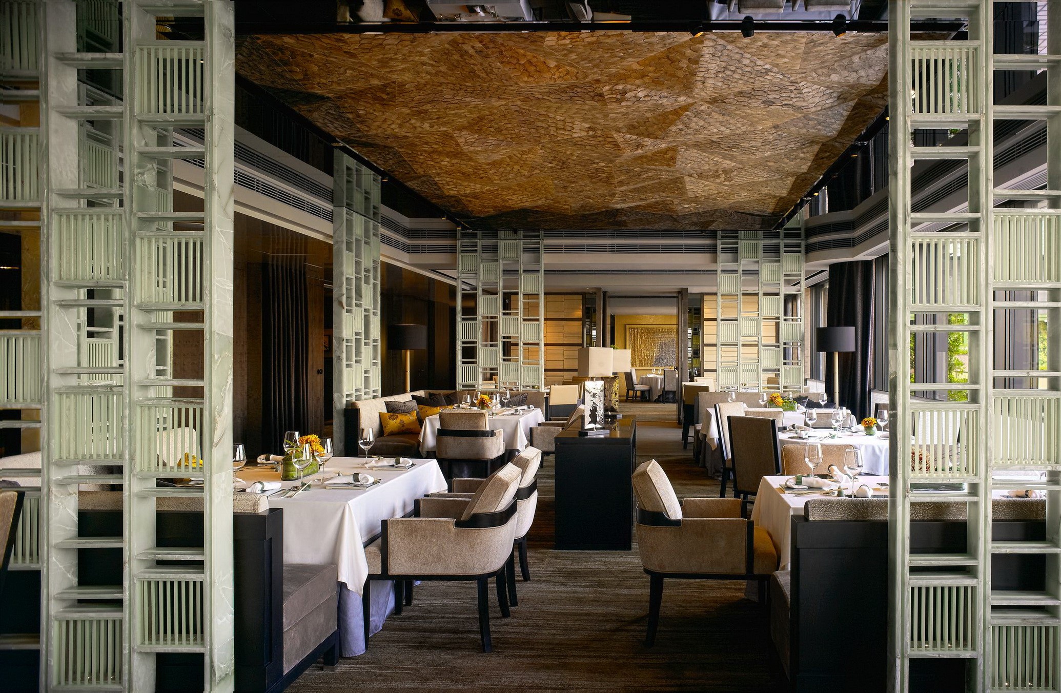 Restaurant interior with tables and chairs HD Wallpaper