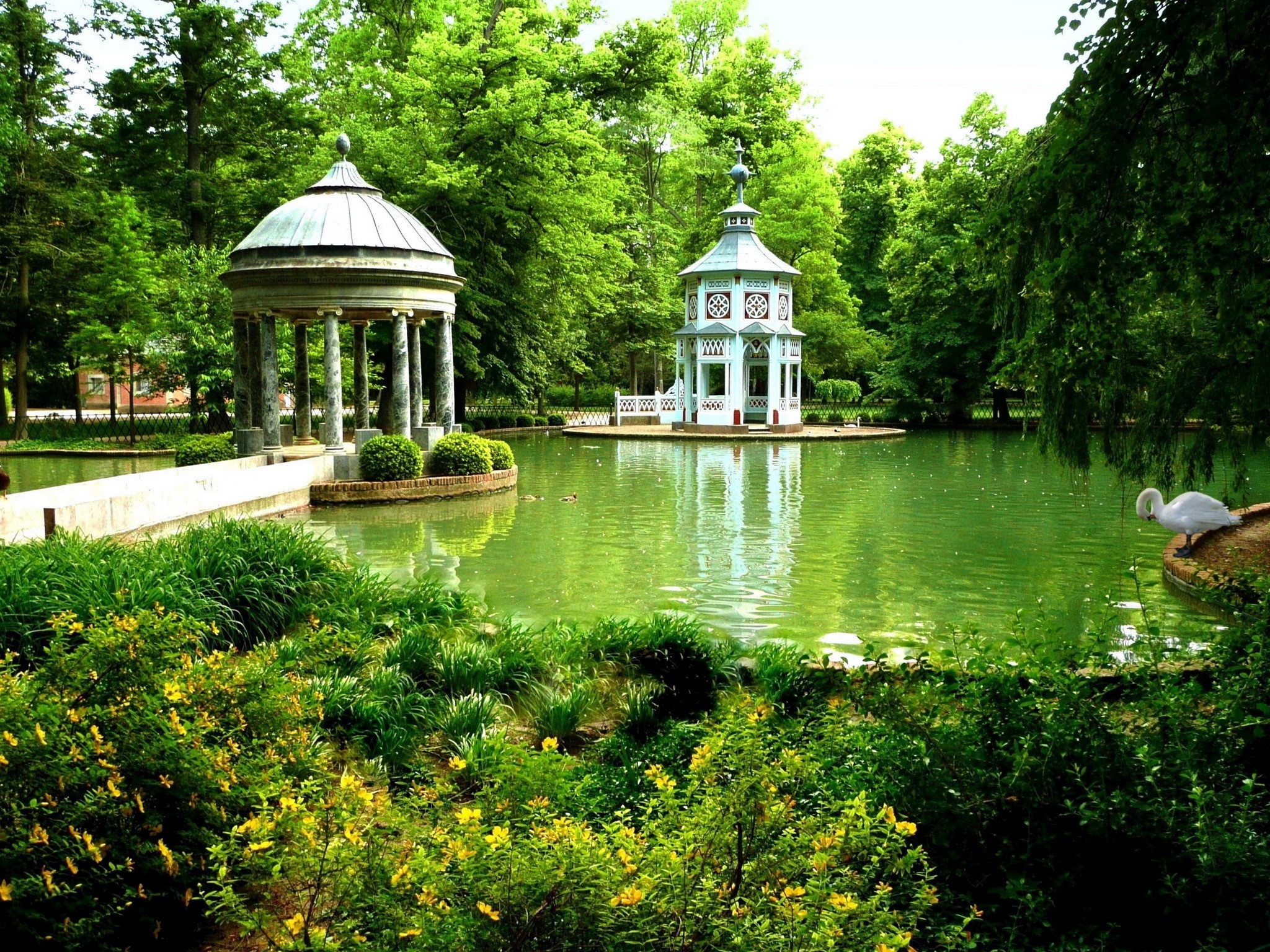 Park with pond and gazebos in Spain HD Wallpaper
