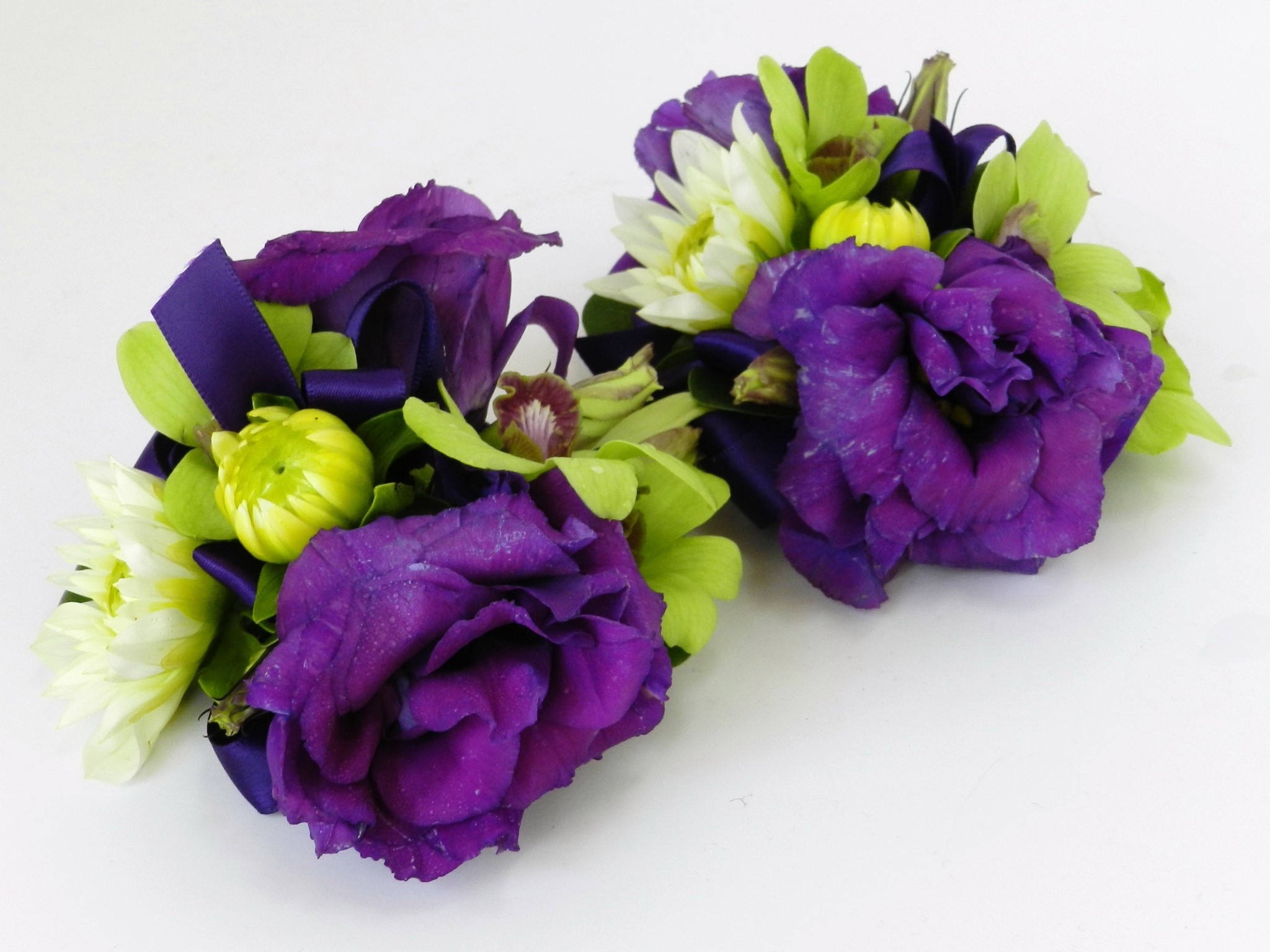 Purple Eustoma and Green Flowers Corsages HD Wallpaper
