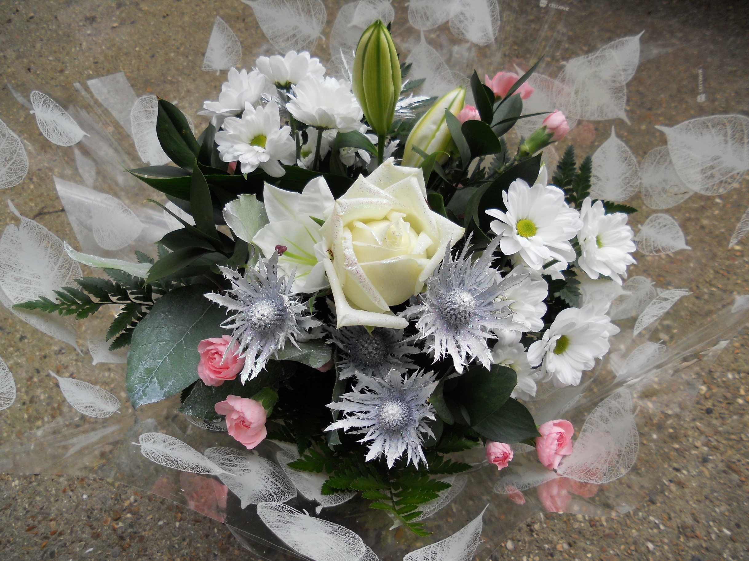 White and Pink Flower Bouquet HD Wallpaper