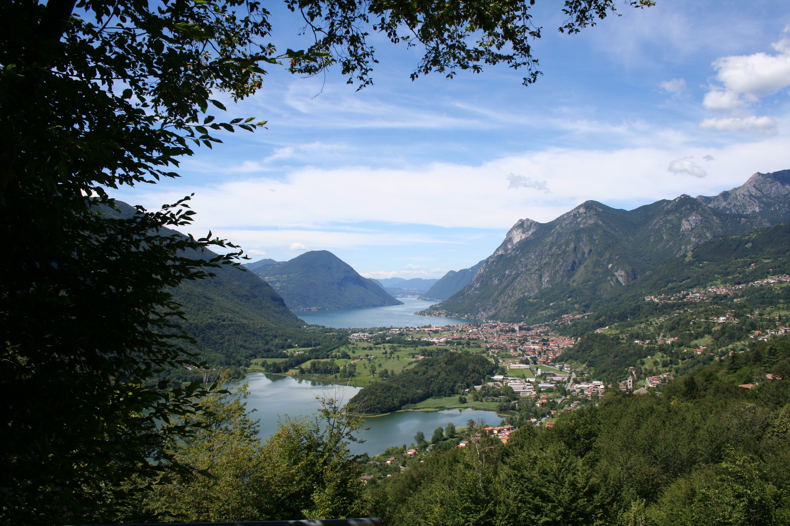 Lake and mountains in Lombardy, Italy HD Wallpaper