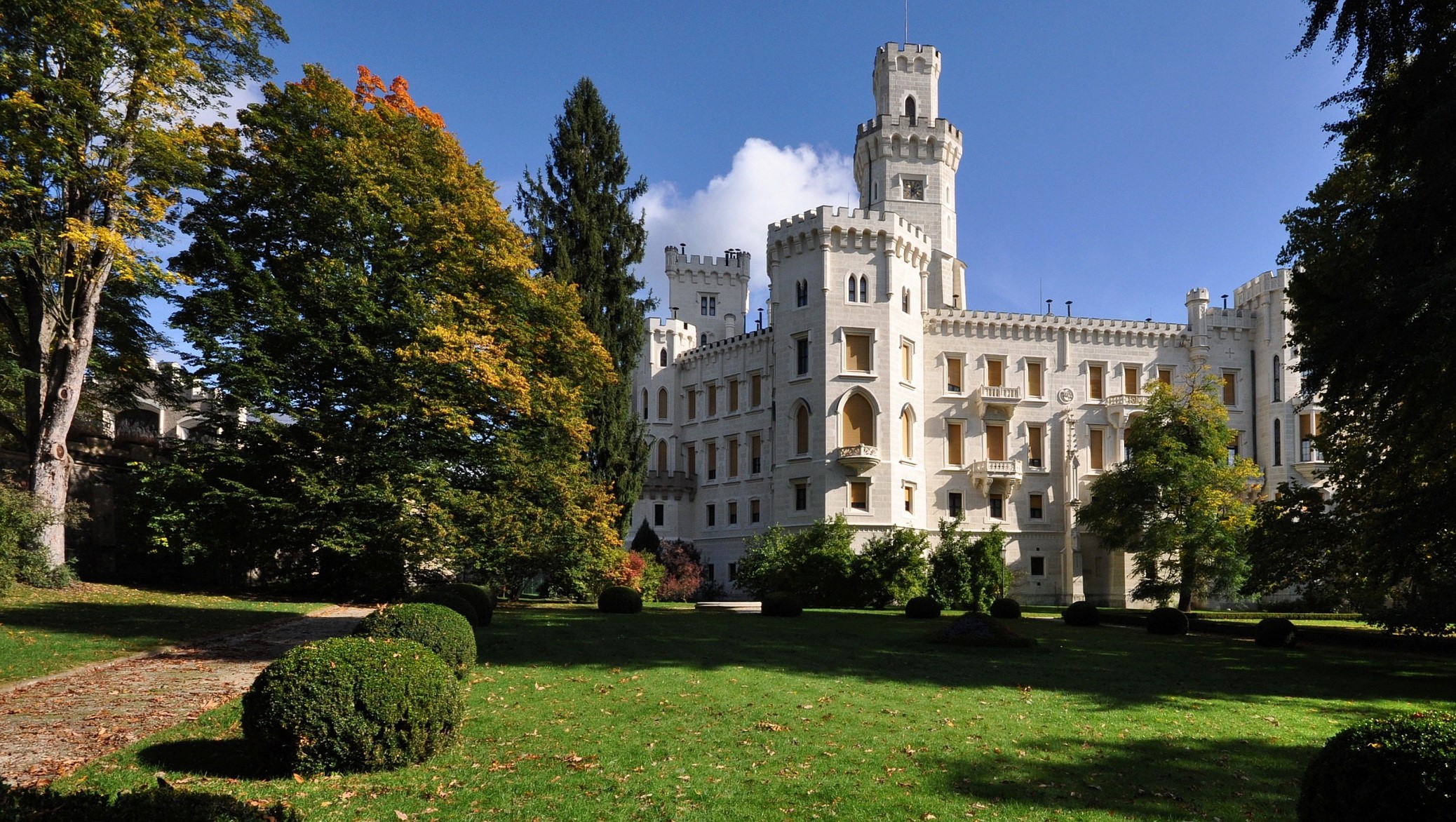 White castle with towers and trees in Czech Republic HD Wallpaper