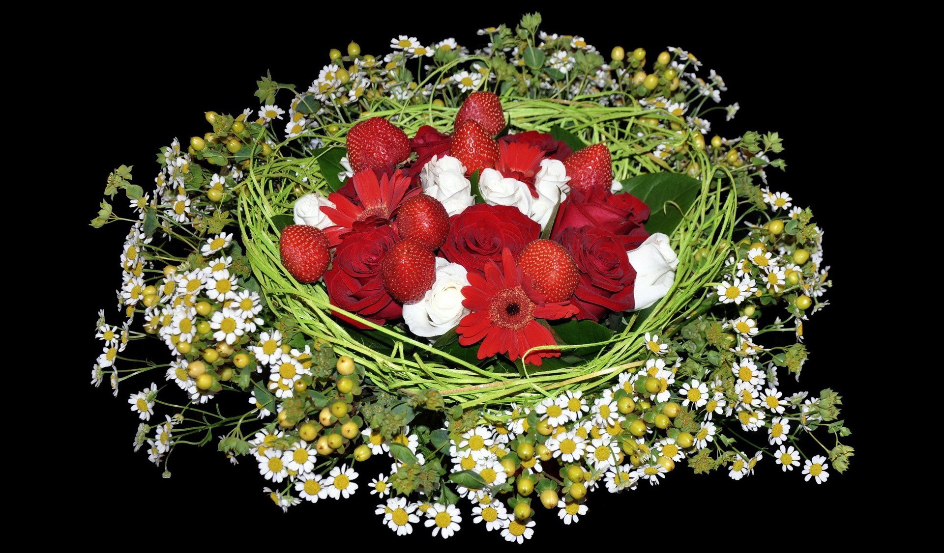 Bouquet with strawberries, roses, and daisies HD Wallpaper