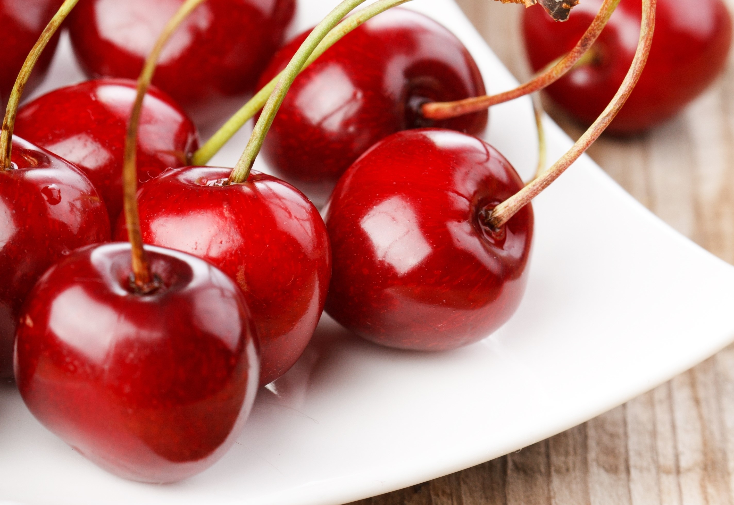 Close-up of fresh cherries on a white plate HD Wallpaper