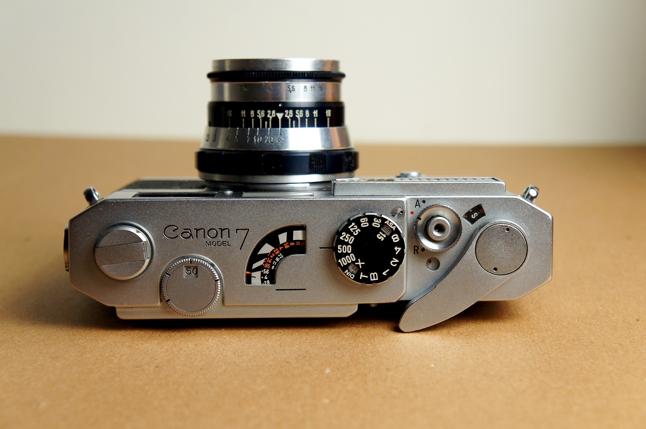 Canon 7 Model camera with Industar-61 lens HD Wallpaper