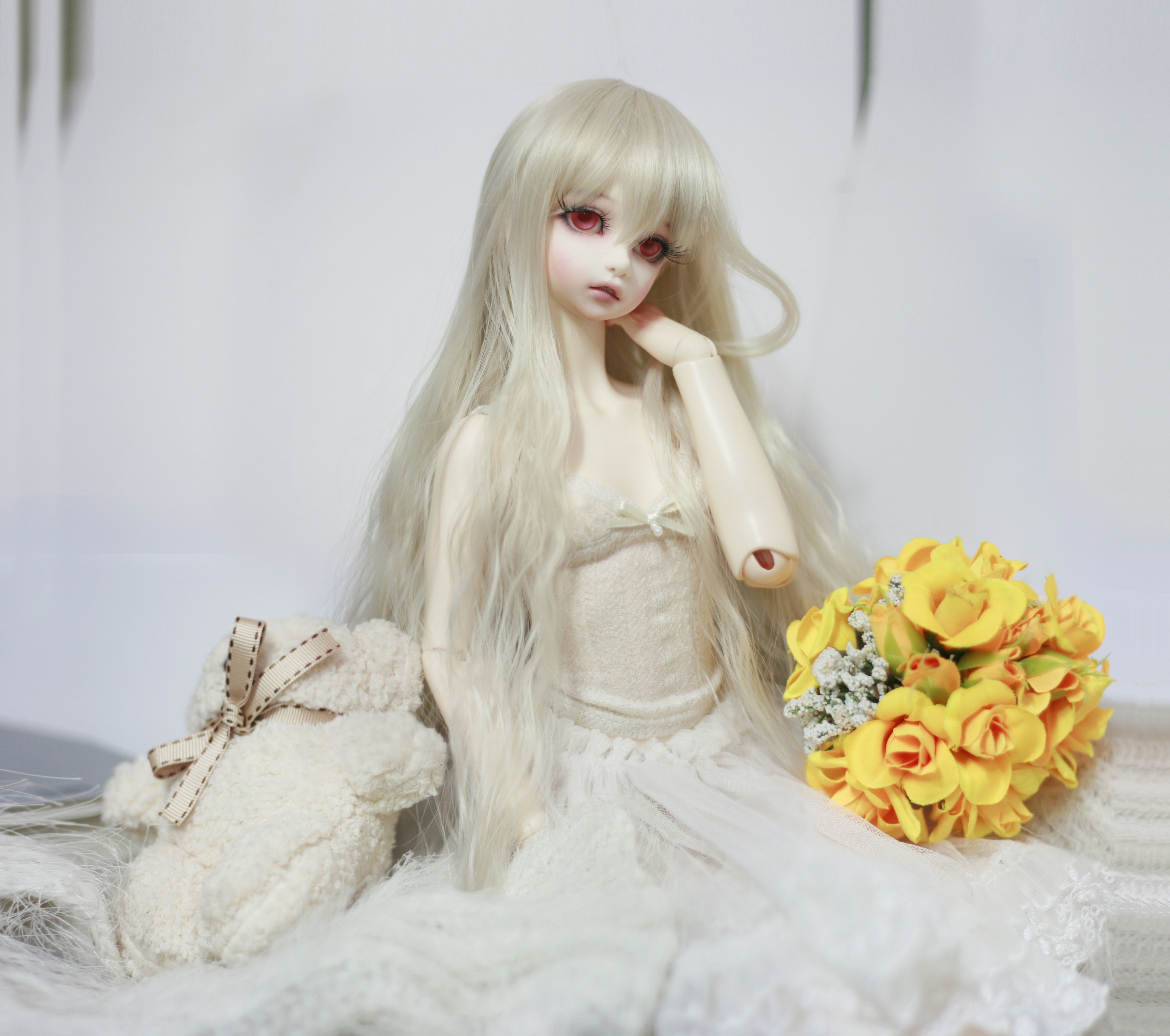 Doll with blonde hair and yellow bouquet HD Wallpaper