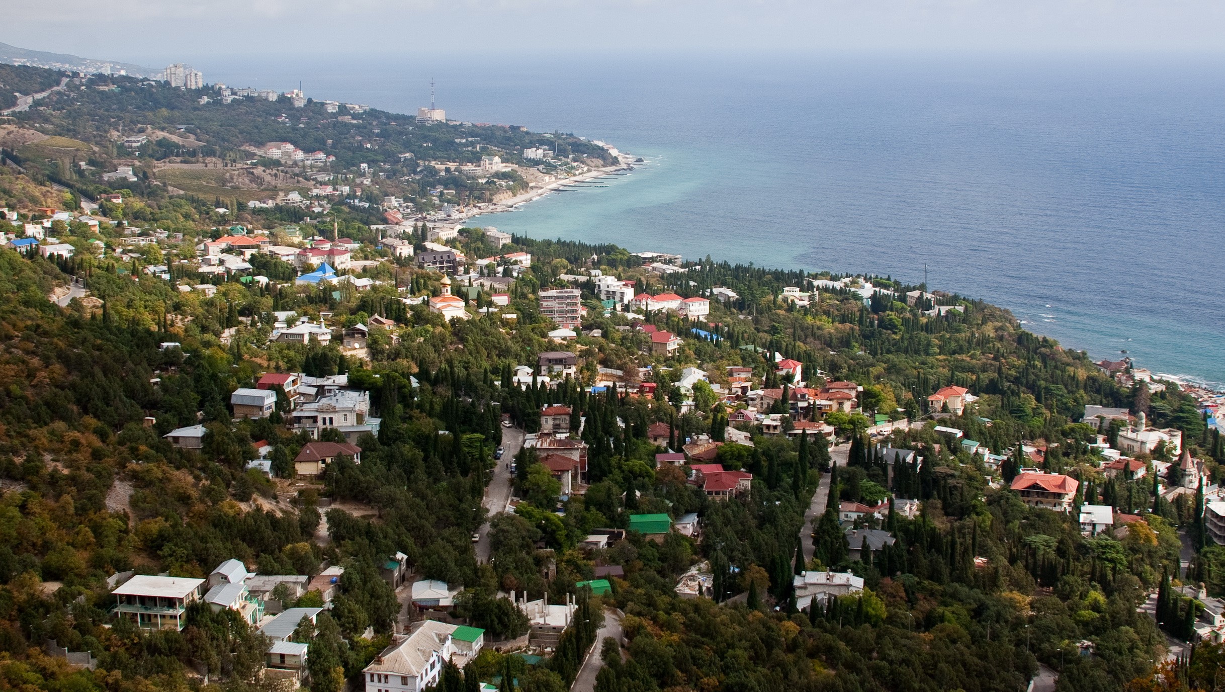 Aerial view of coastal town with houses and sea HD Wallpaper